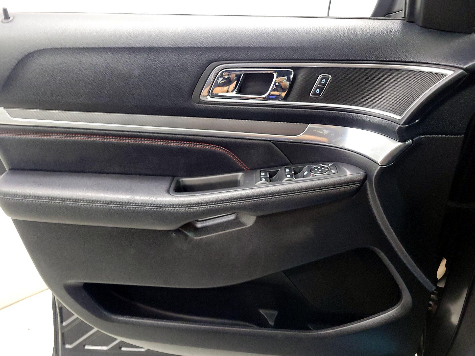 Thumbnail: 2016 Ford Explorer - 12