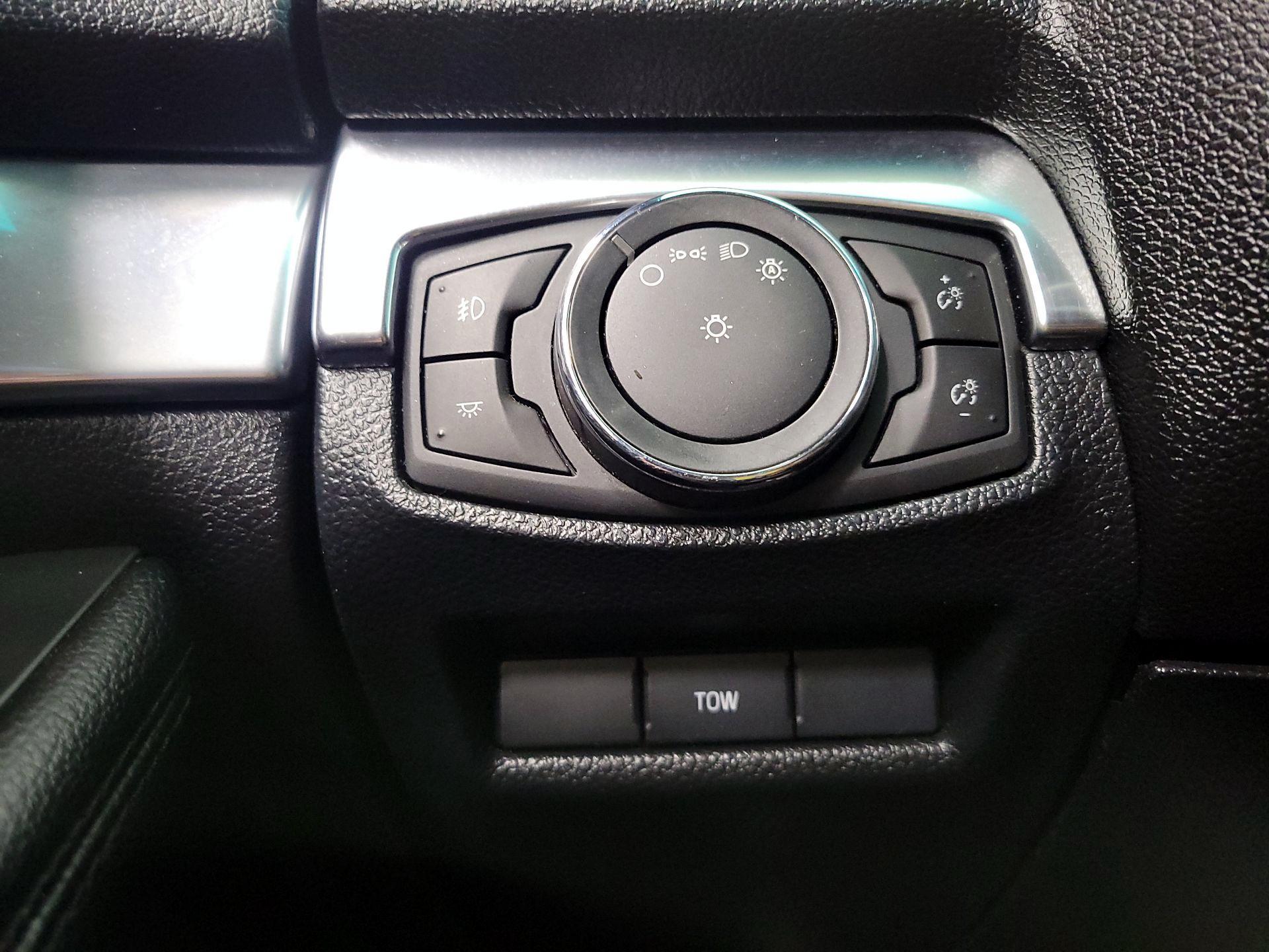 Thumbnail: 2016 Ford Explorer - 13