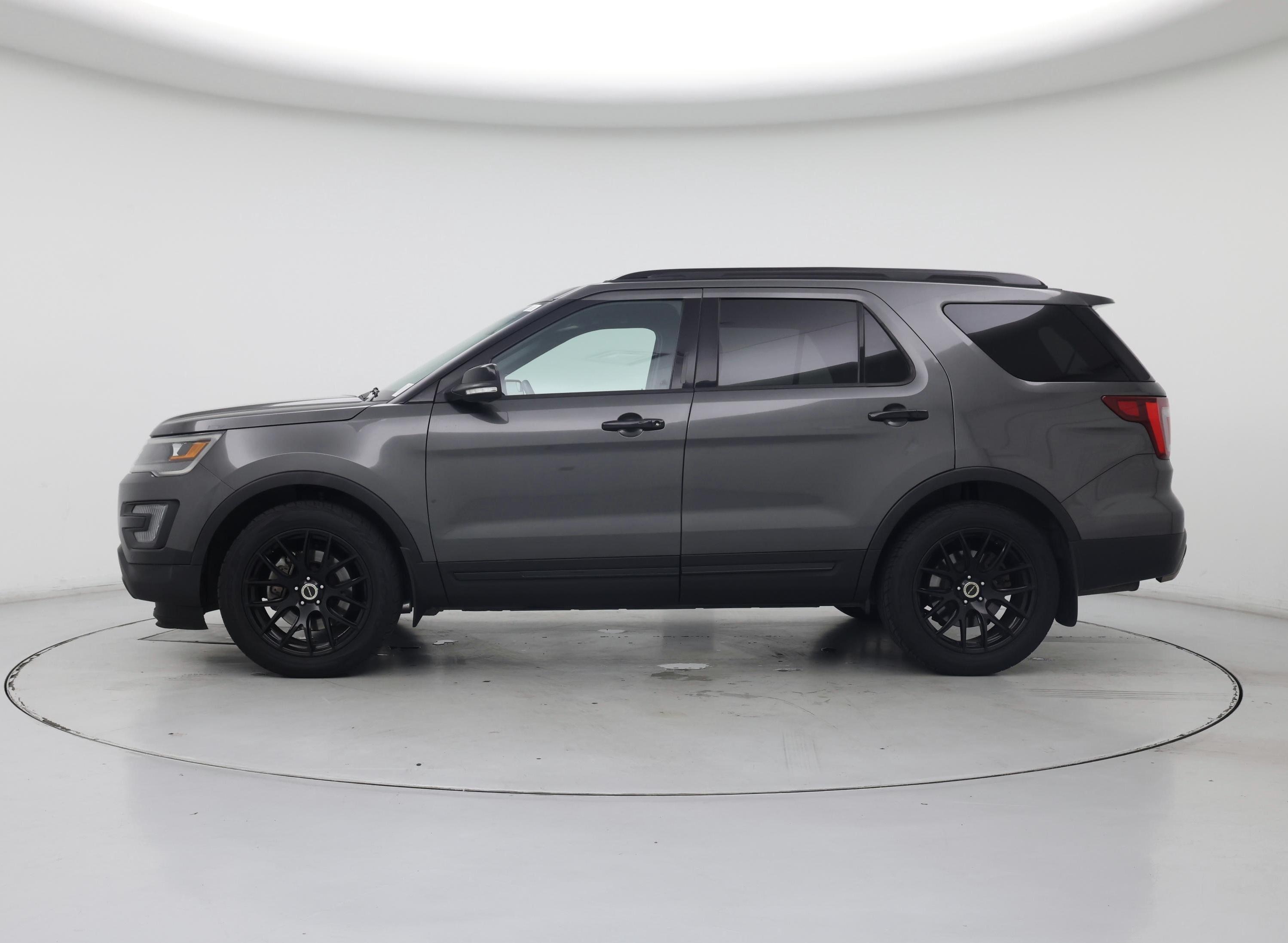 Thumbnail: 2016 Ford Explorer - 3
