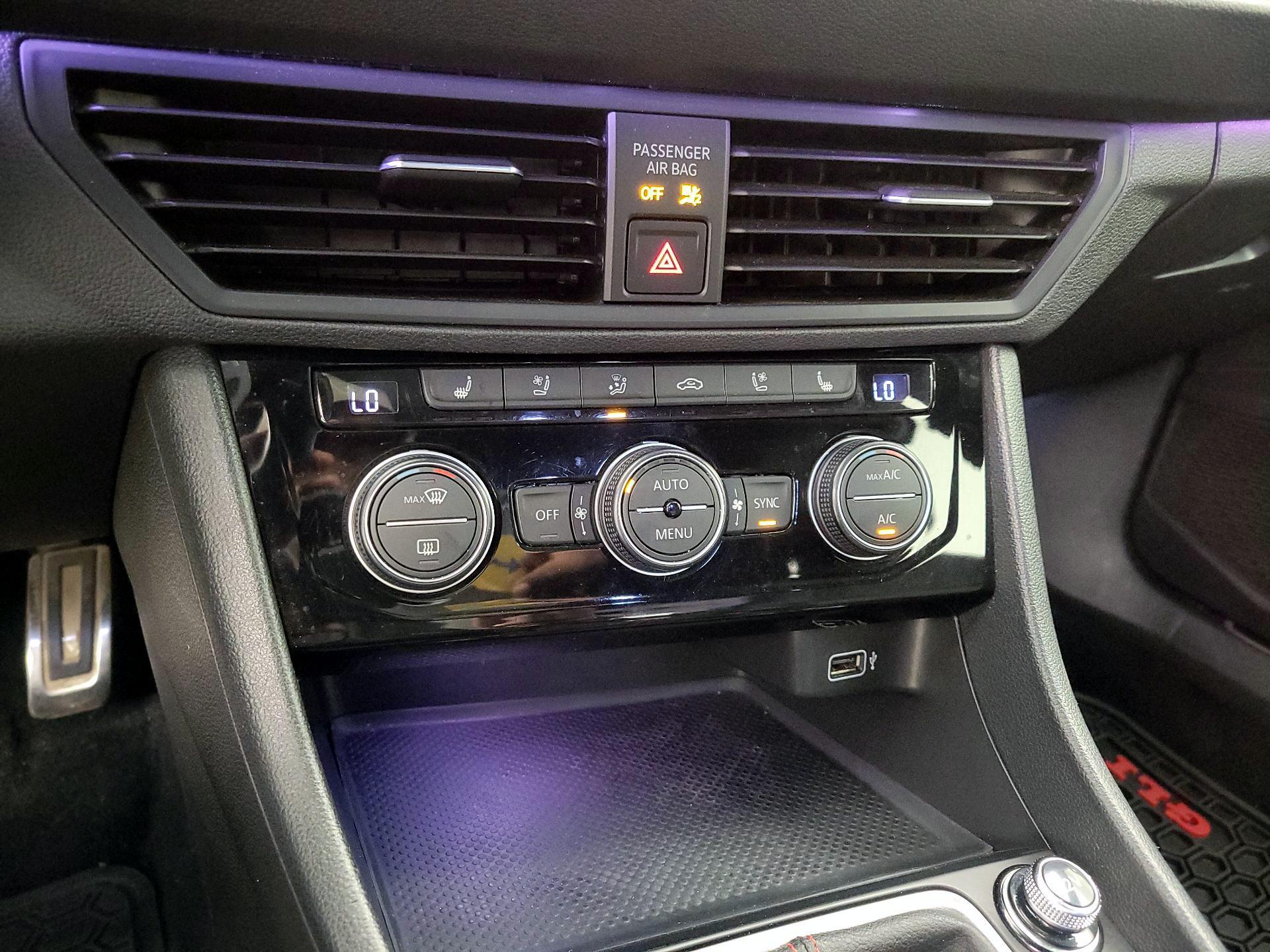 Thumbnail: 2019 Volkswagen Jetta - 16