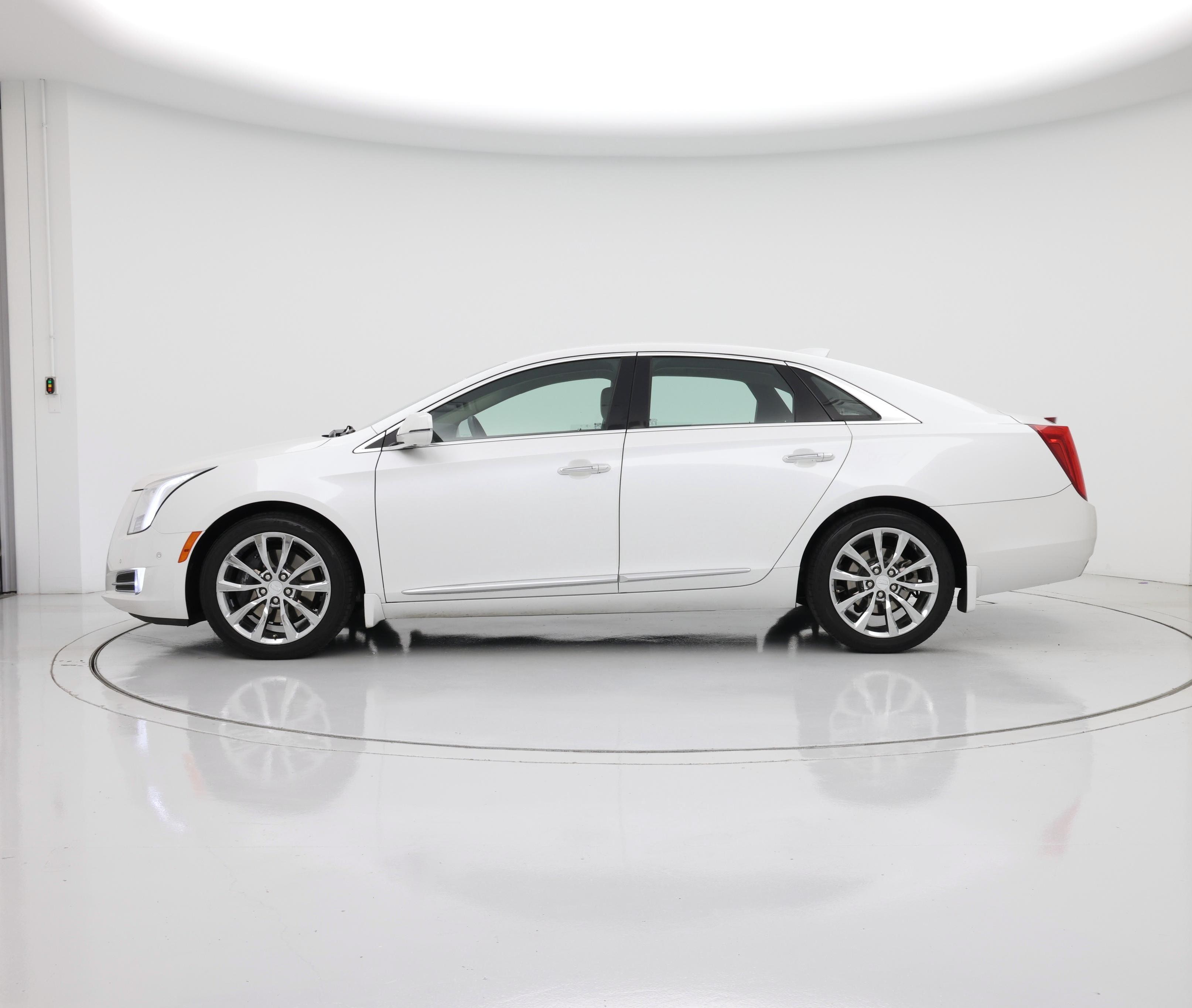 Thumbnail: 2016 Cadillac XTS - 3