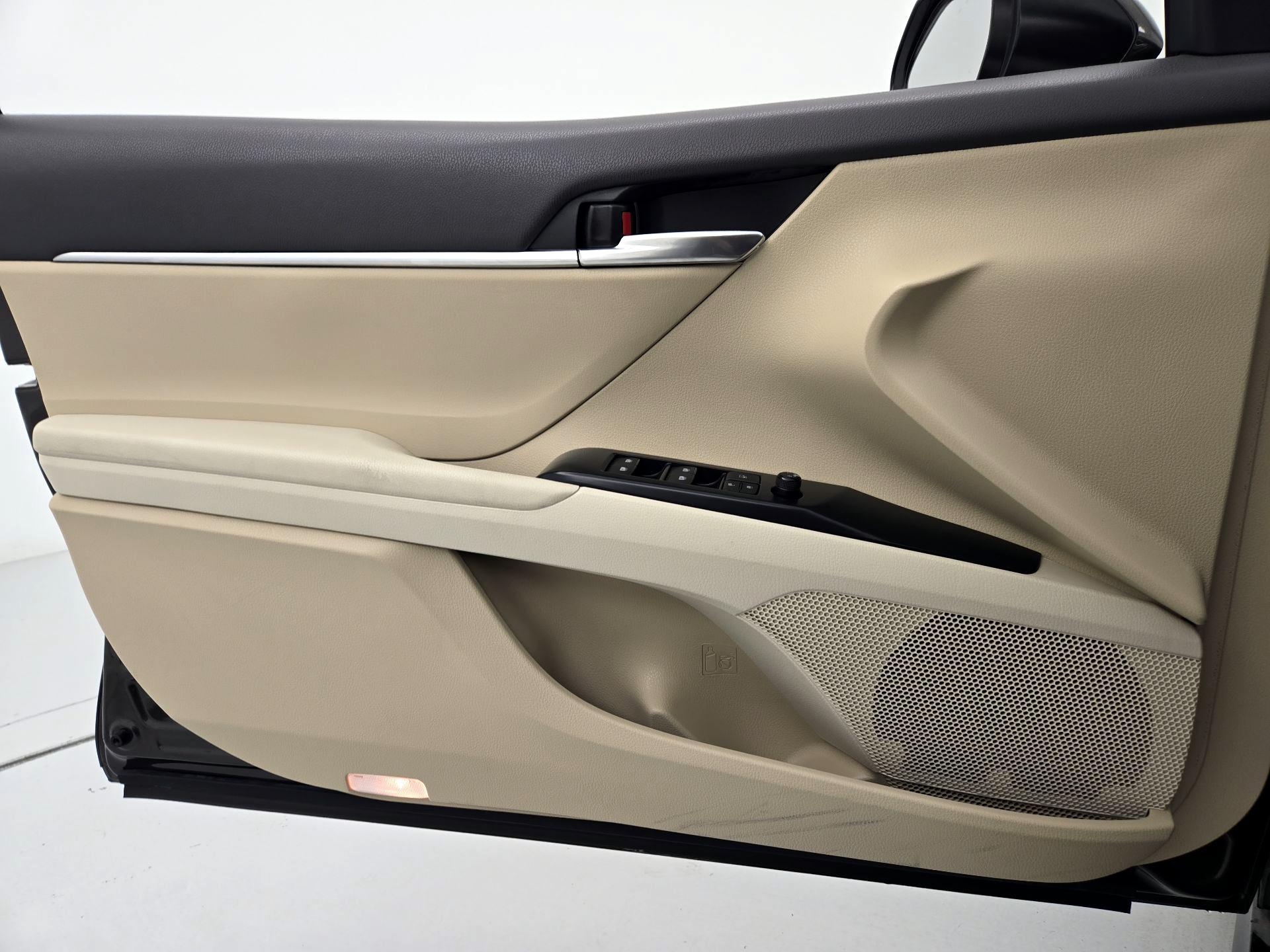 Thumbnail: 2018 Toyota Camry - 12