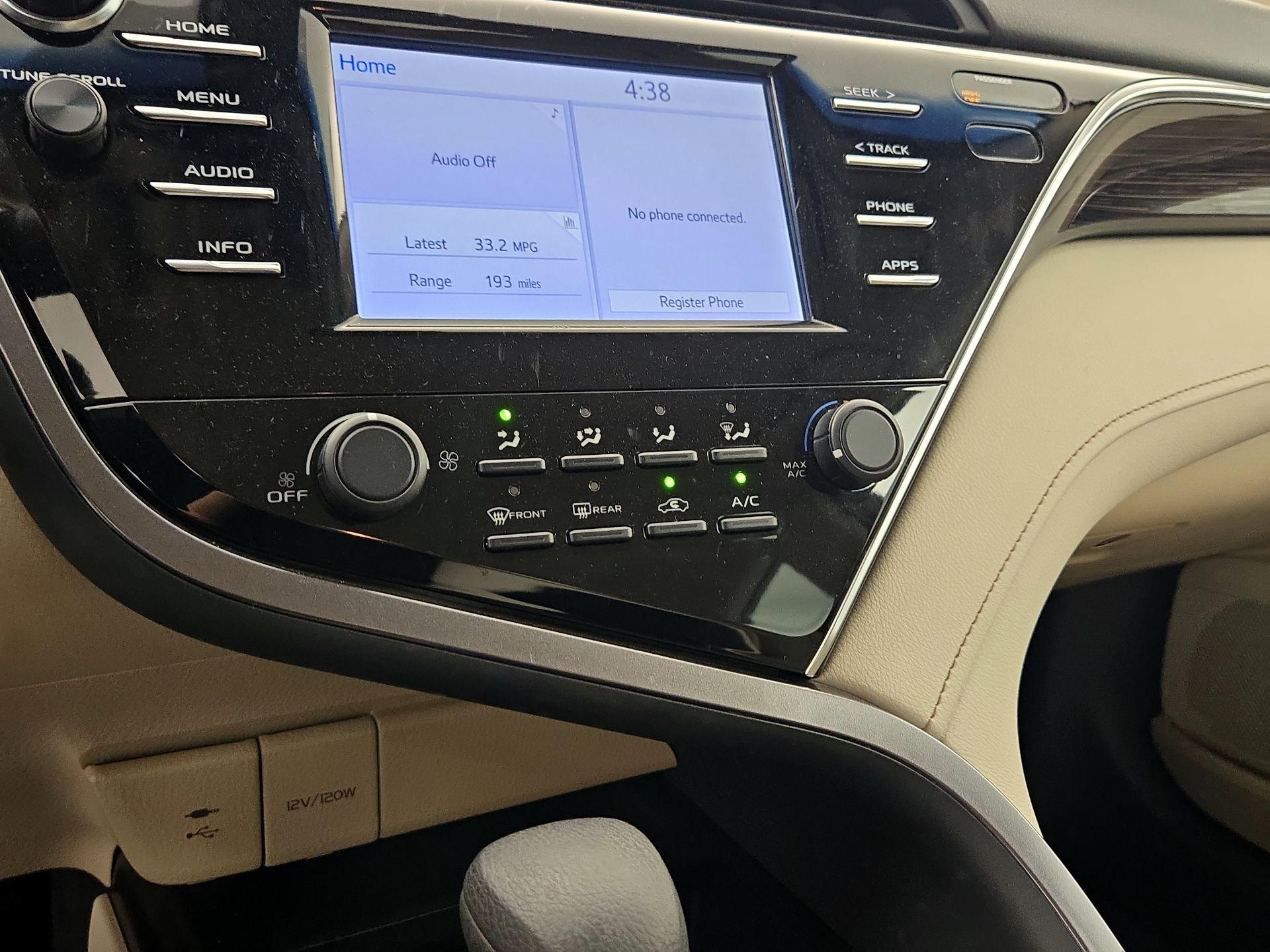 Thumbnail: 2018 Toyota Camry - 16