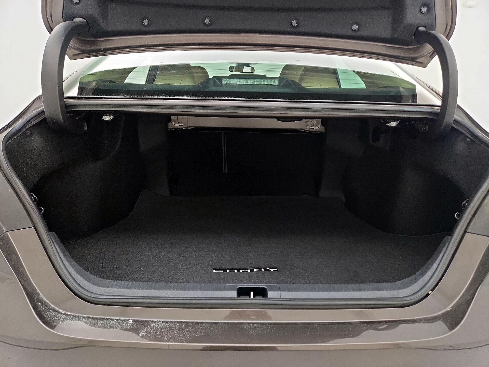 Thumbnail: 2018 Toyota Camry - 20