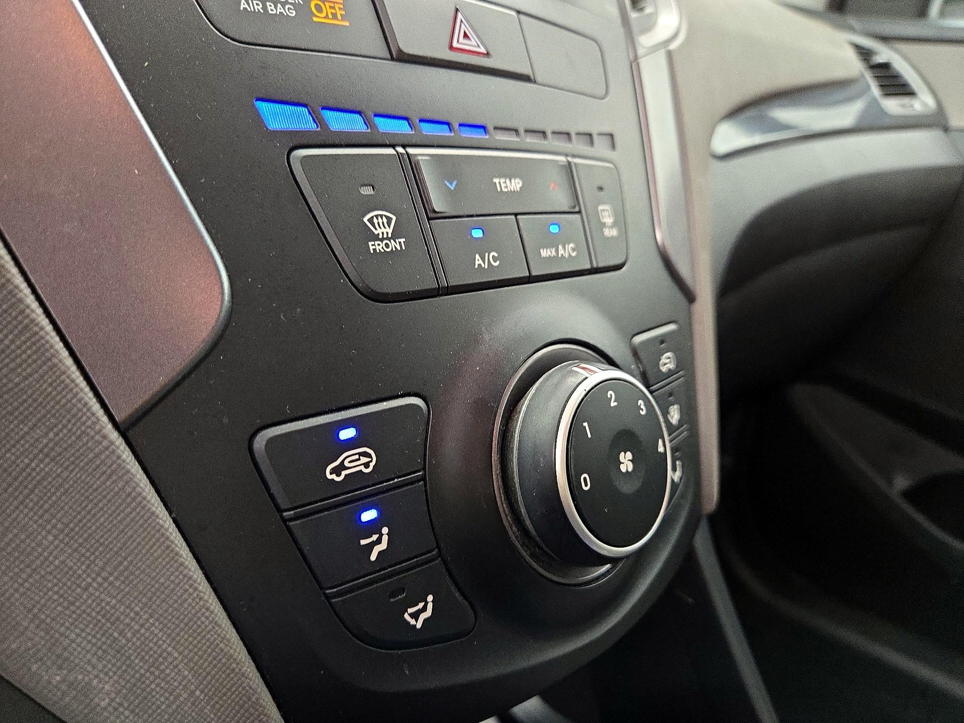 Thumbnail: 2016 Hyundai Santa Fe - 16