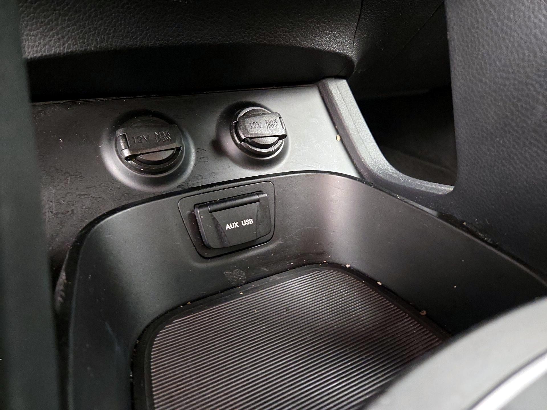 Thumbnail: 2016 Hyundai Santa Fe - 18