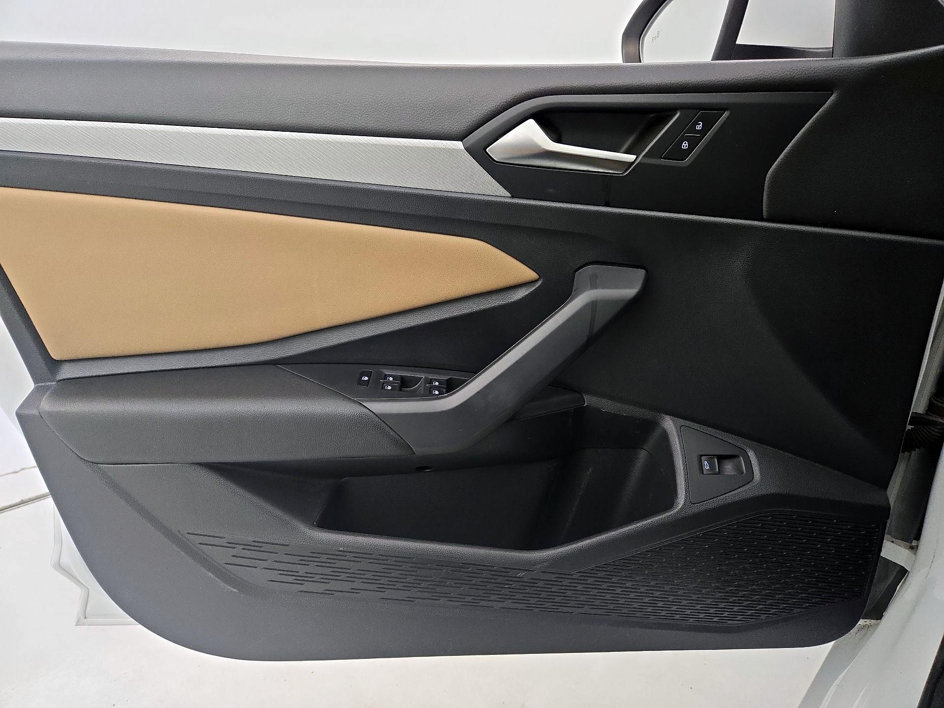 Thumbnail: 2019 Volkswagen Jetta - 12