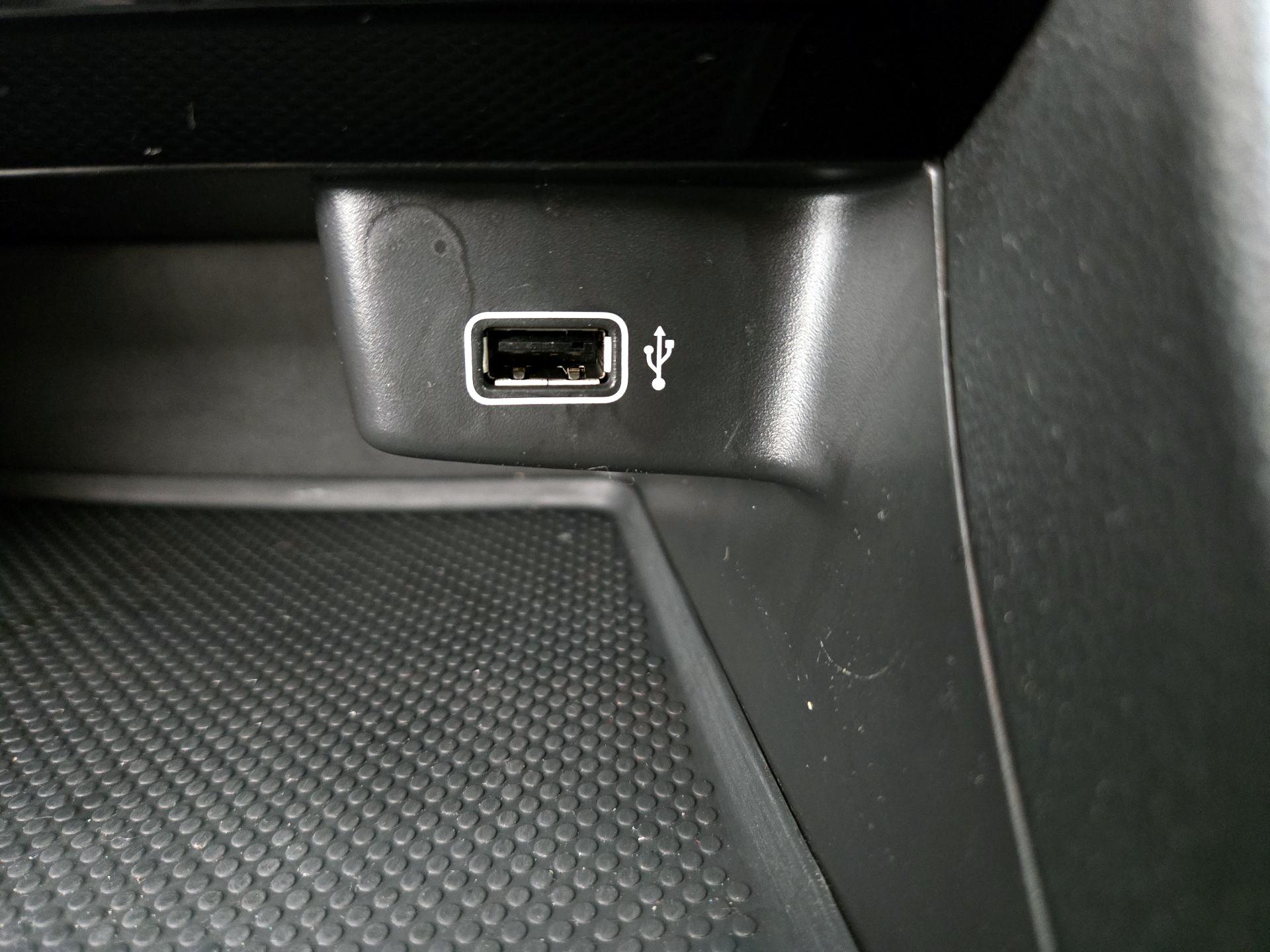 Thumbnail: 2019 Volkswagen Jetta - 18