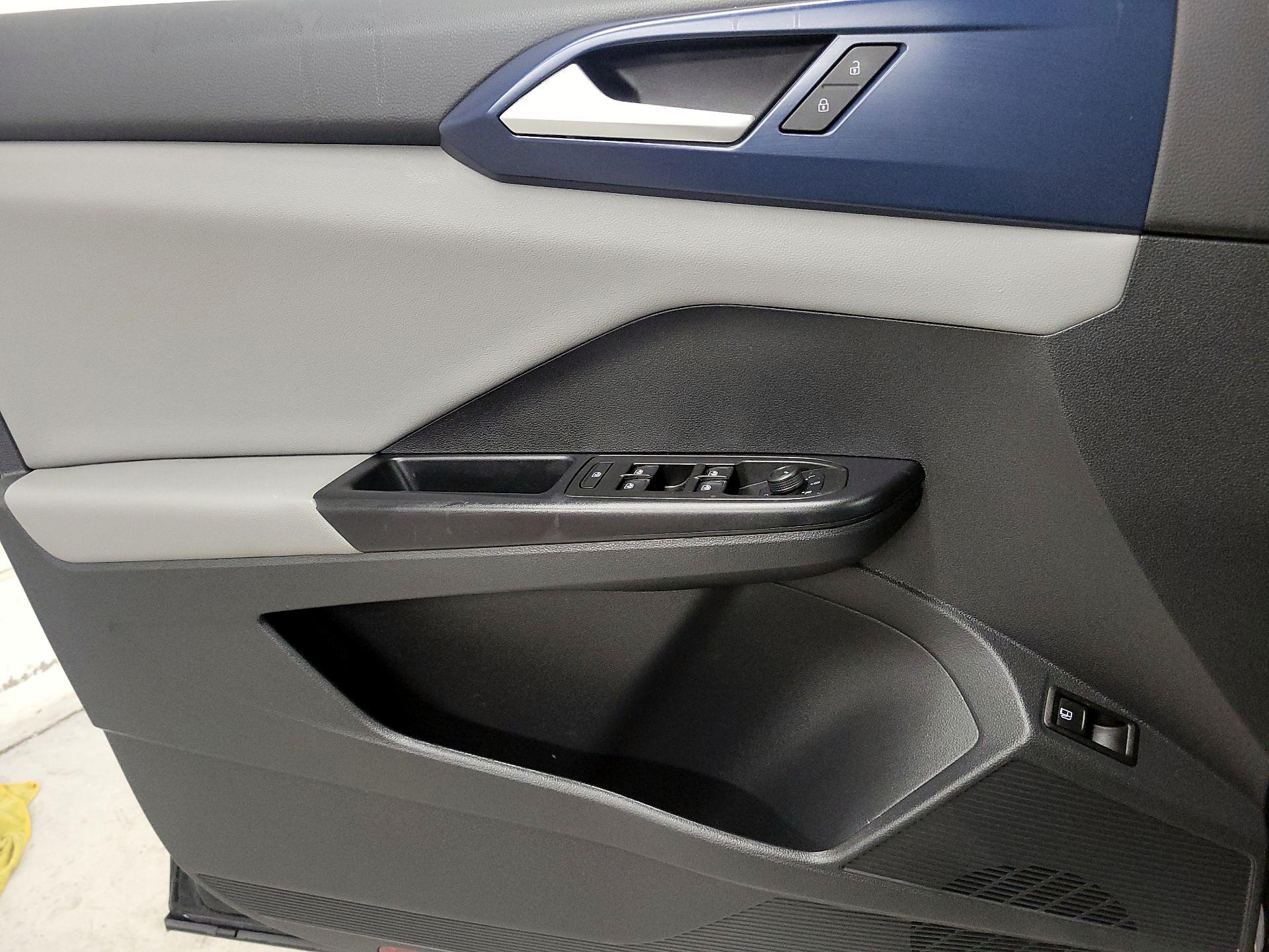 Thumbnail: 2023 Volkswagen Taos - 12