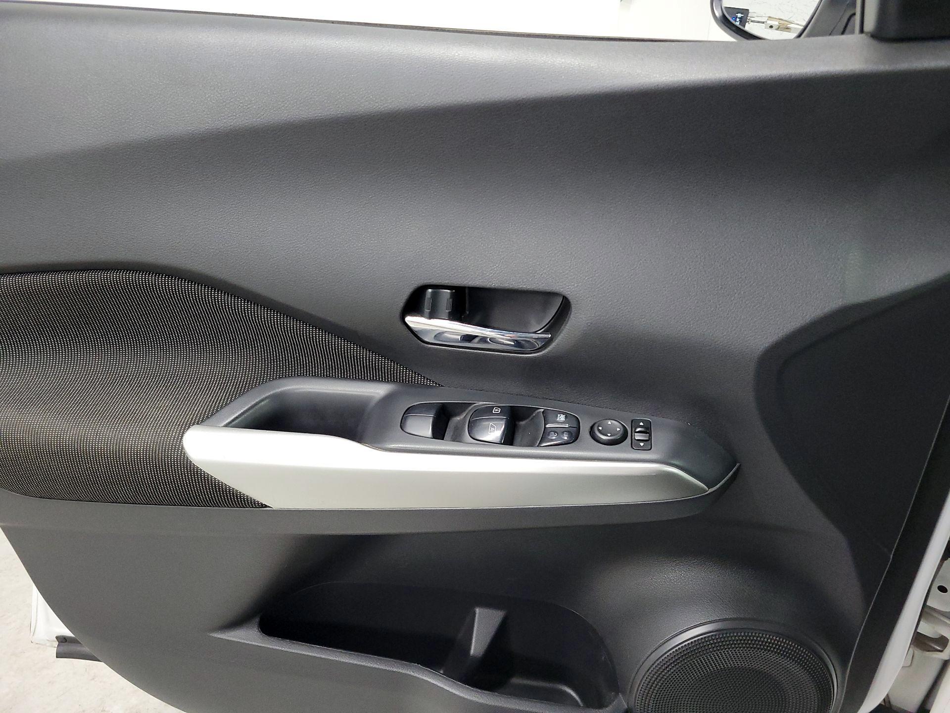 Thumbnail: 2018 Nissan Kicks - 12