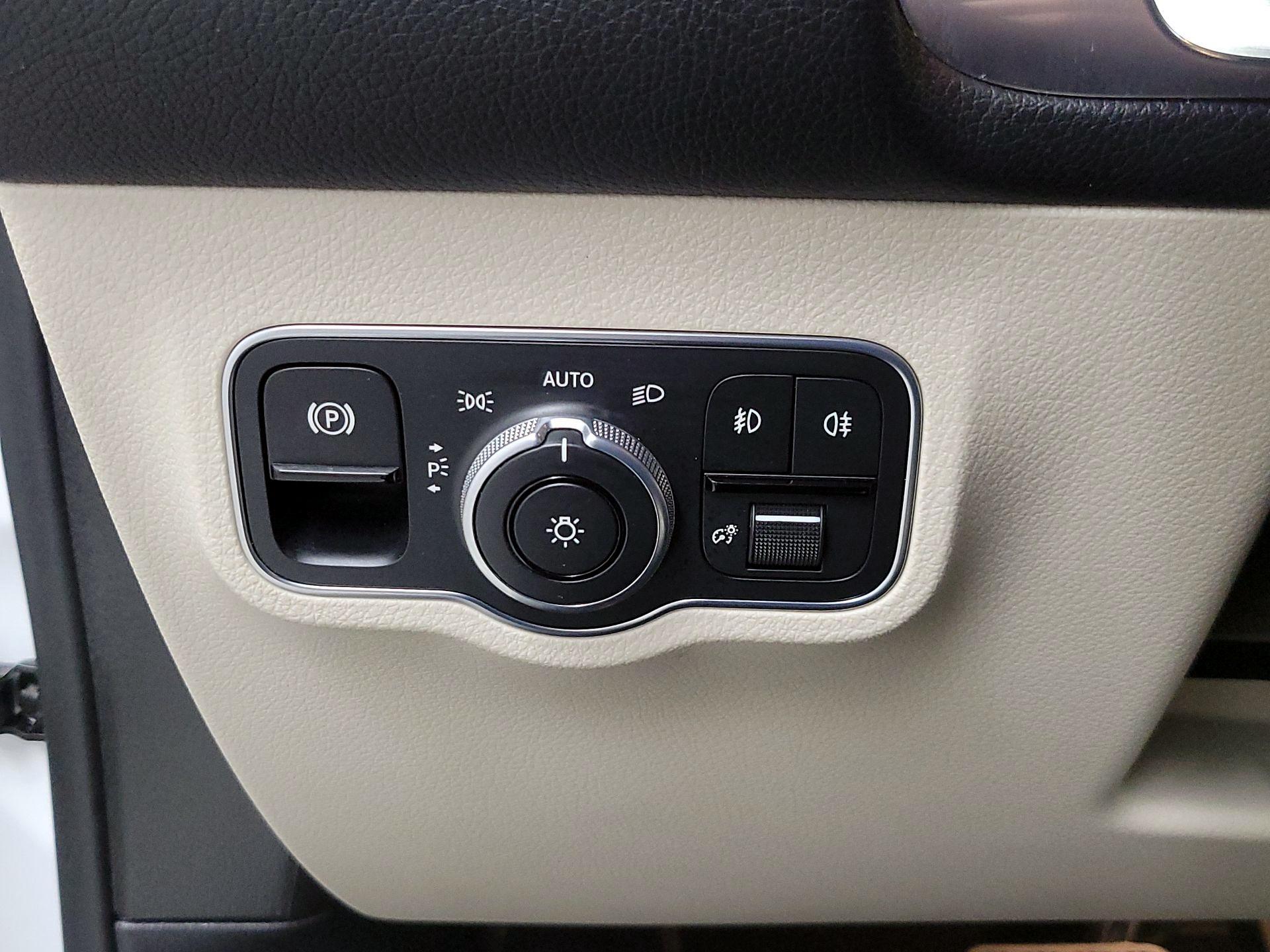 Thumbnail: 2020 Mercedes-Benz GLB - 13