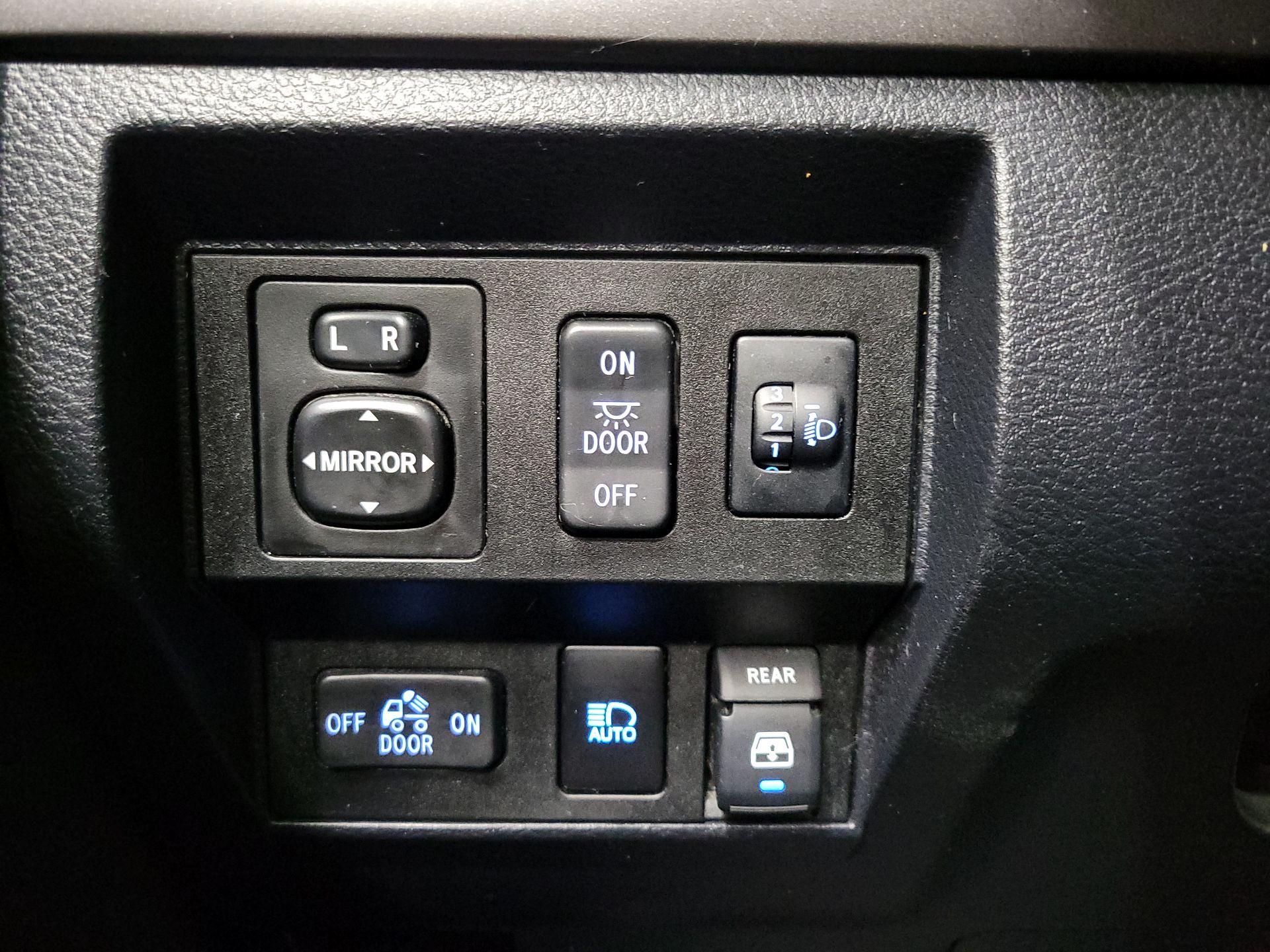 Thumbnail: 2018 Toyota Tundra - 13