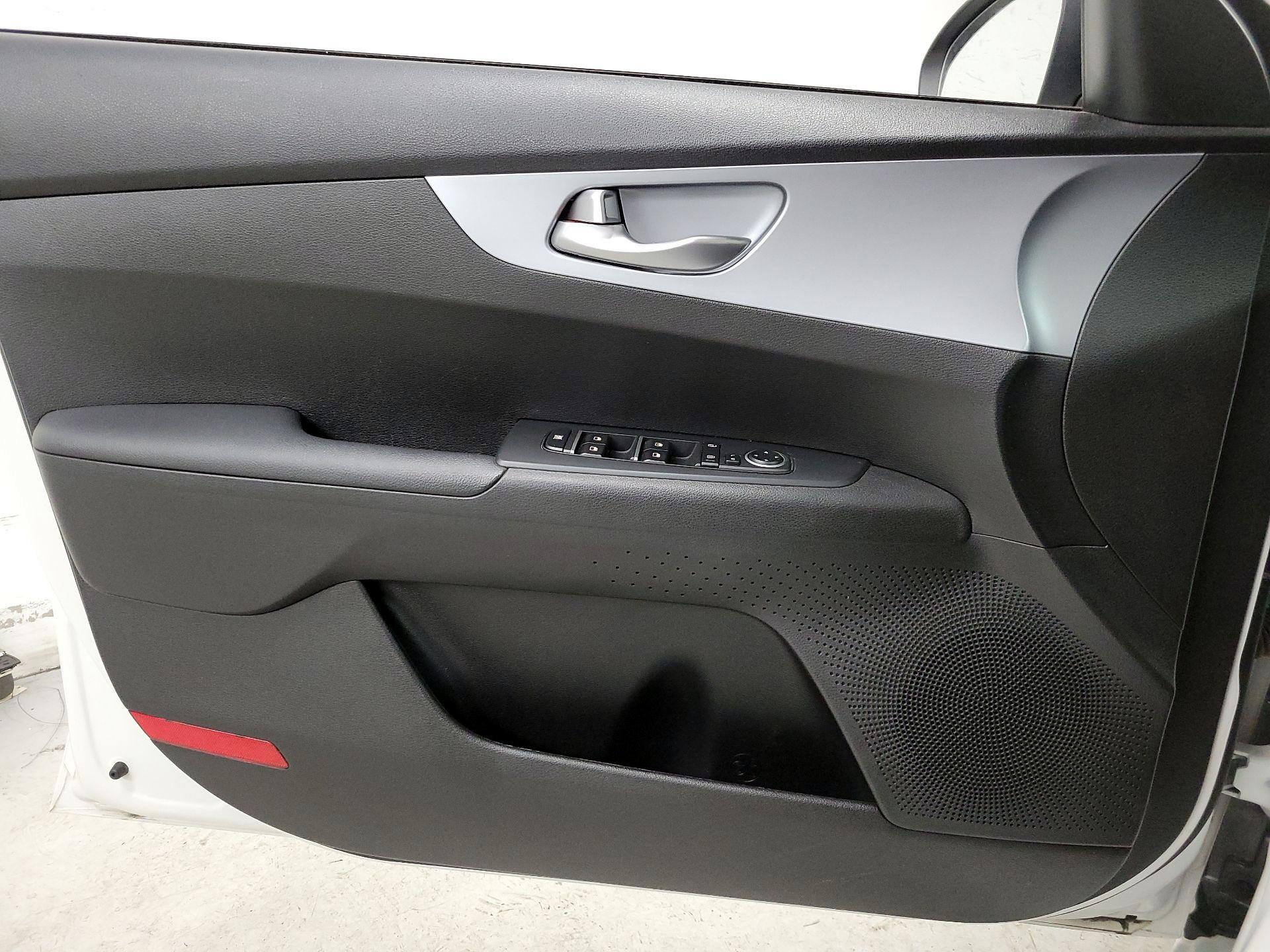 Thumbnail: 2023 Kia Forte - 12