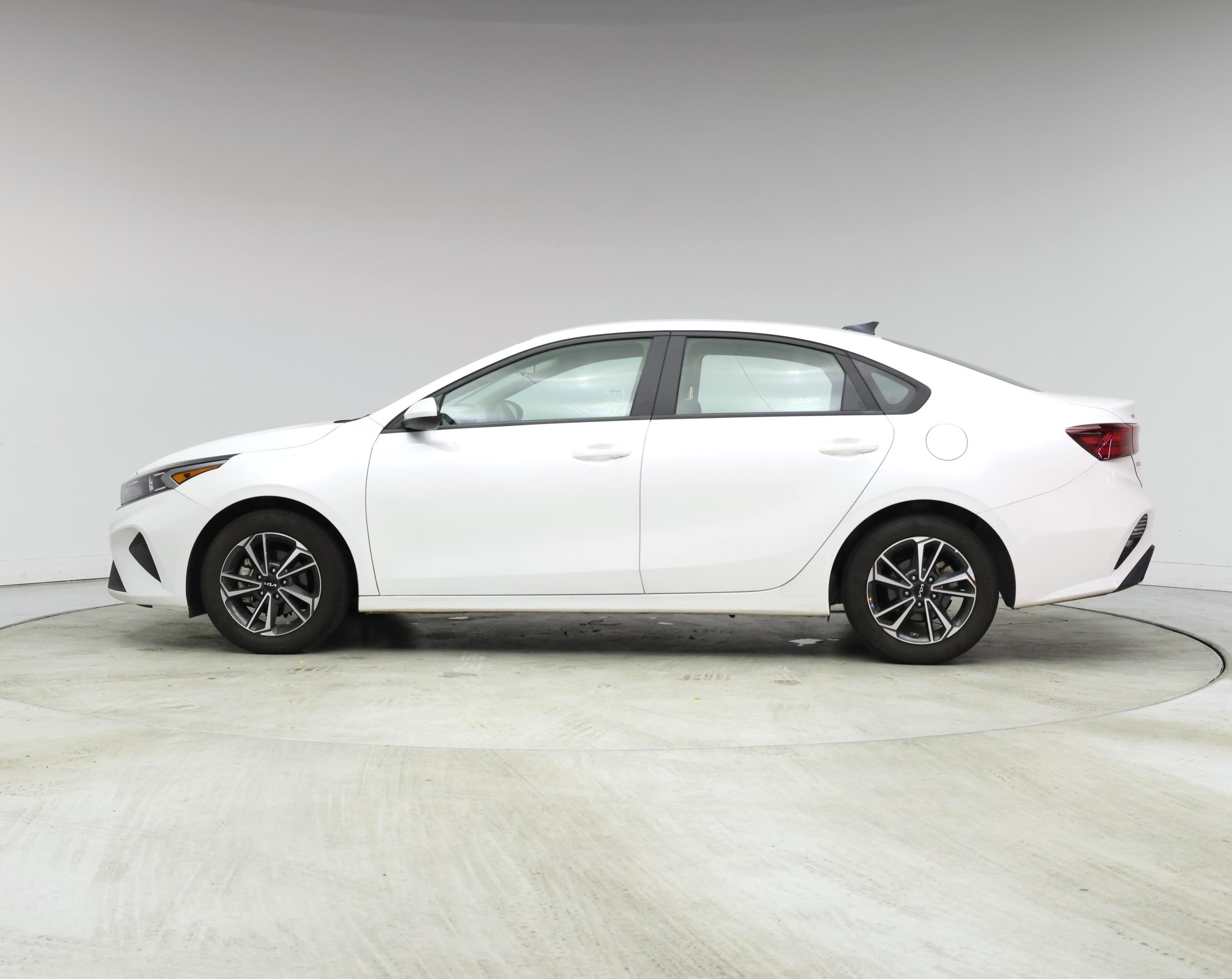 Thumbnail: 2023 Kia Forte - 3