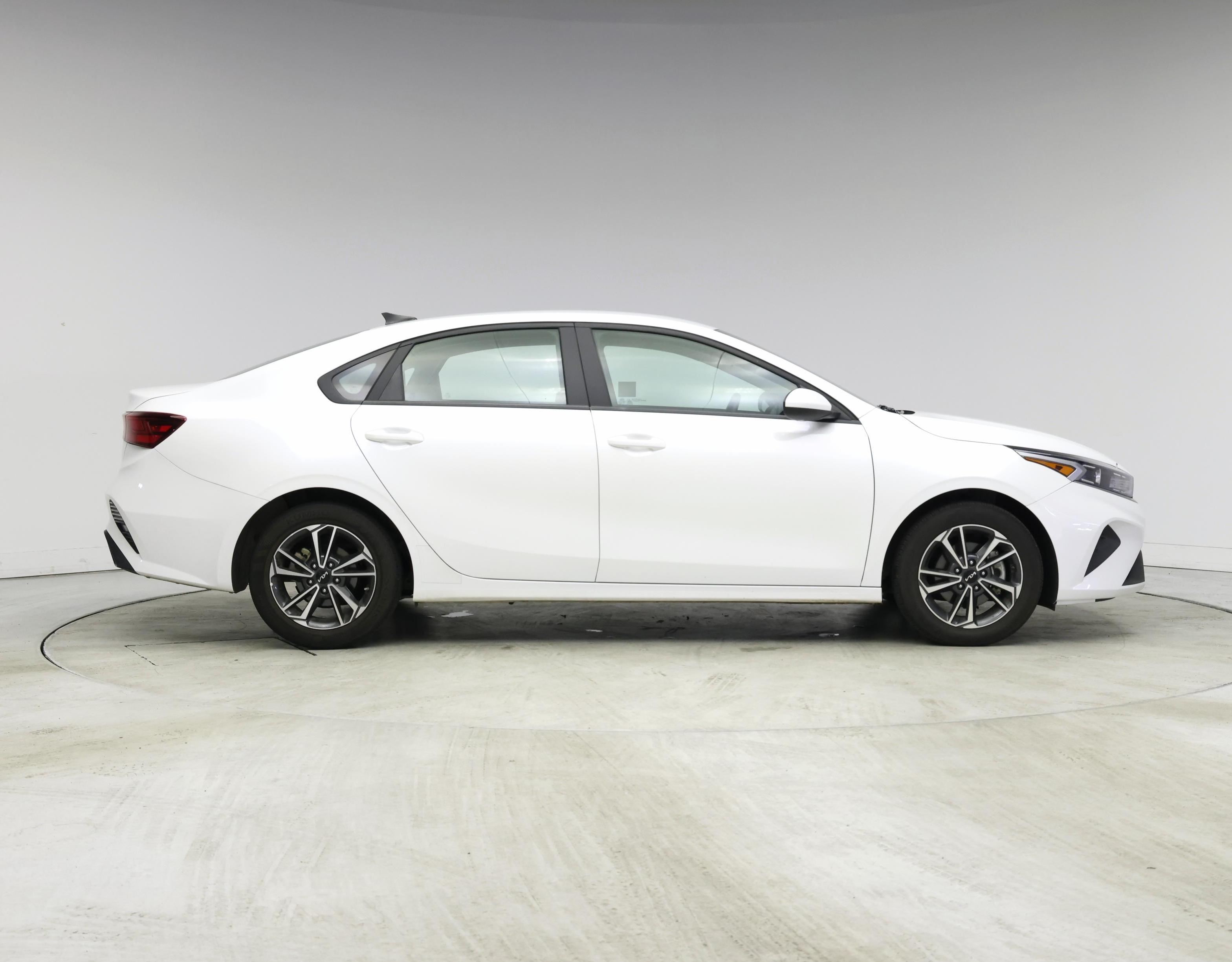 Thumbnail: 2023 Kia Forte - 7