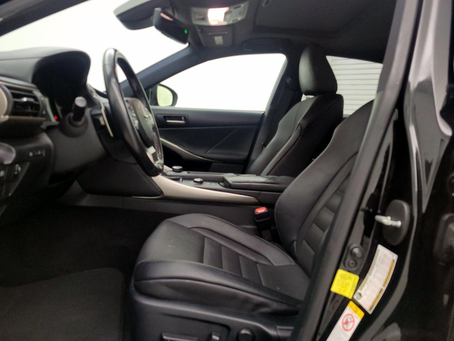 Thumbnail: 2017 Lexus IS - 11