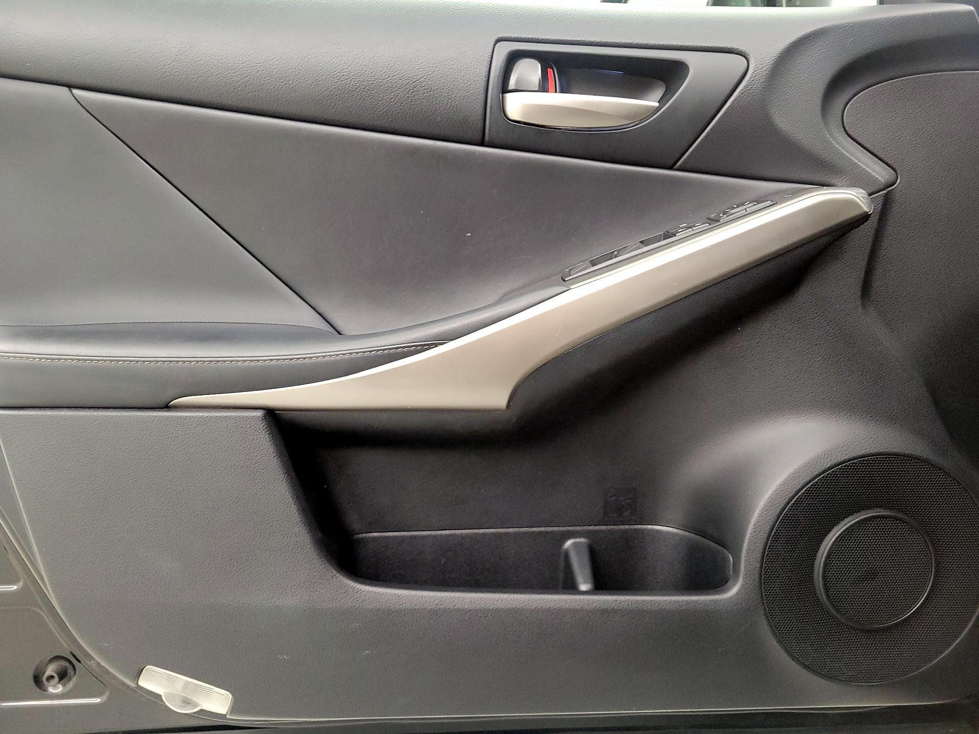 Thumbnail: 2017 Lexus IS - 12