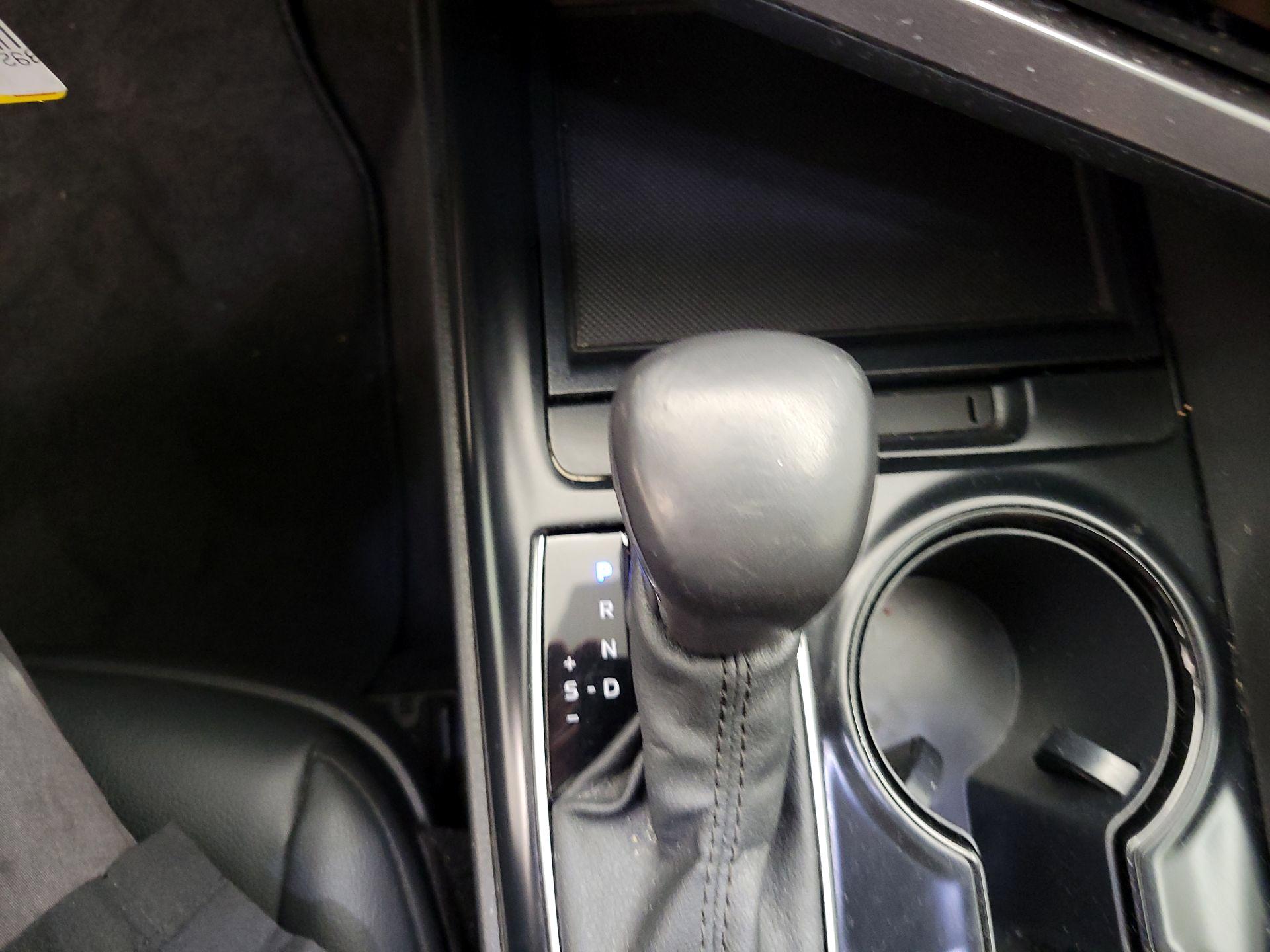 Thumbnail: 2020 Toyota Camry - 17