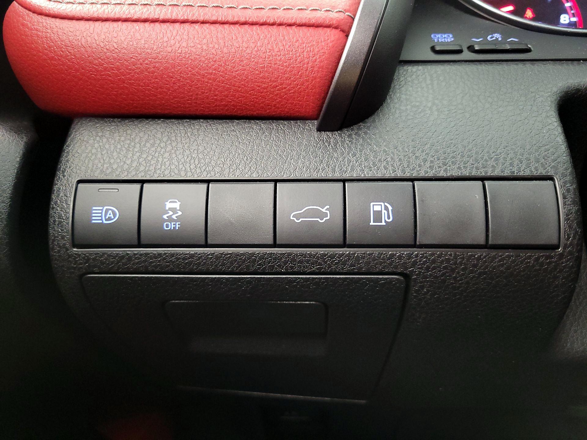 Thumbnail: 2018 Toyota Camry - 13