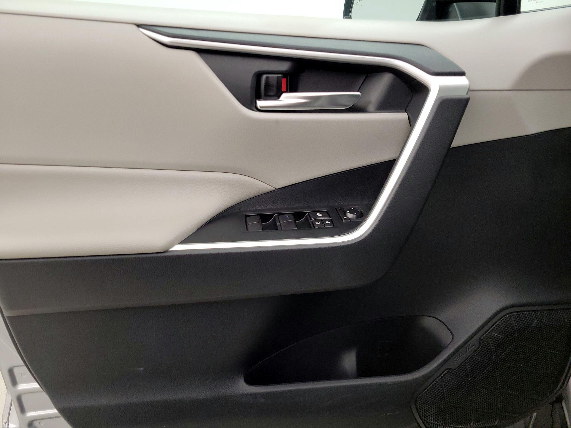 Thumbnail: 2019 Toyota RAV4 - 12