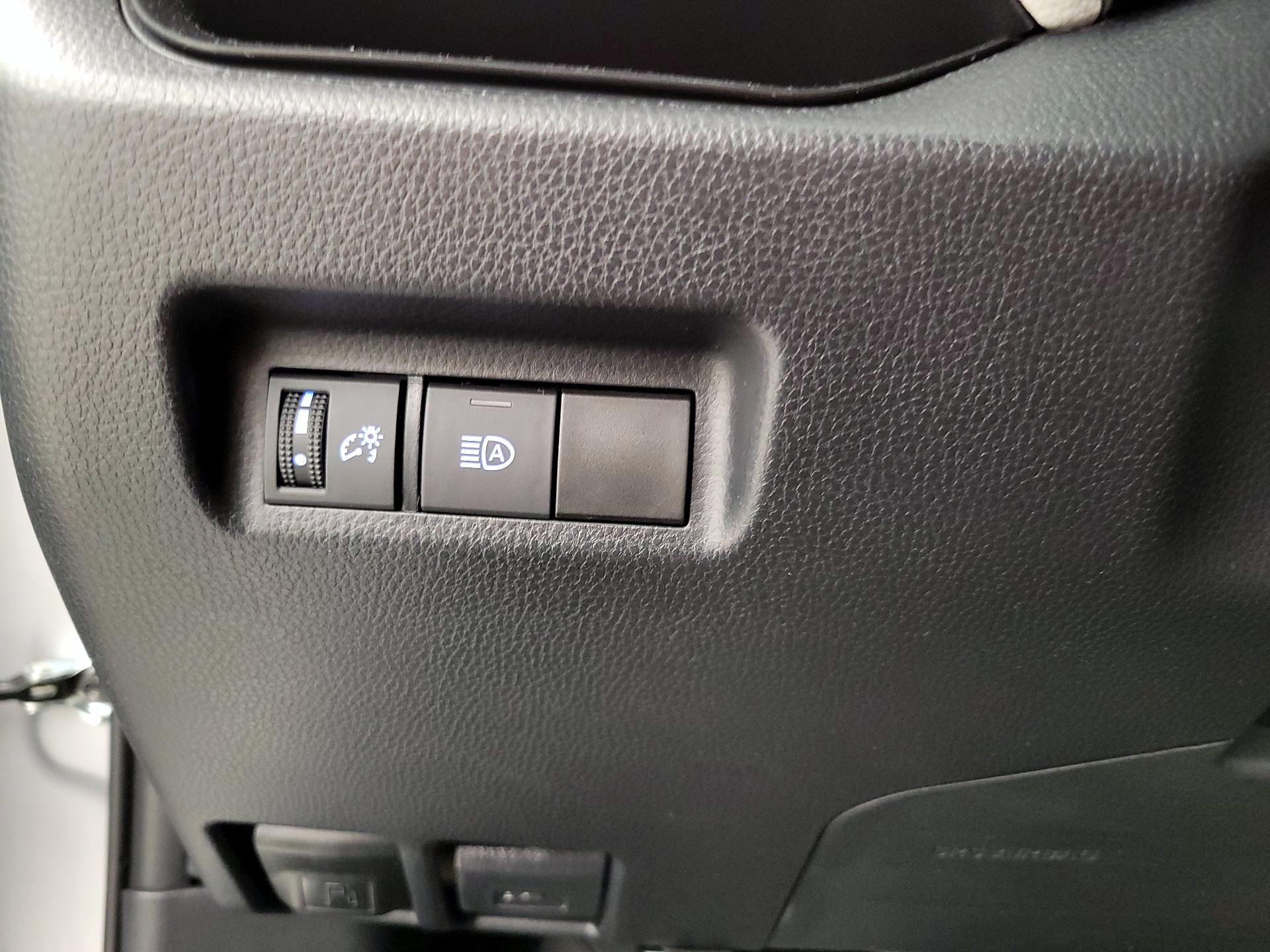 Thumbnail: 2019 Toyota RAV4 - 13