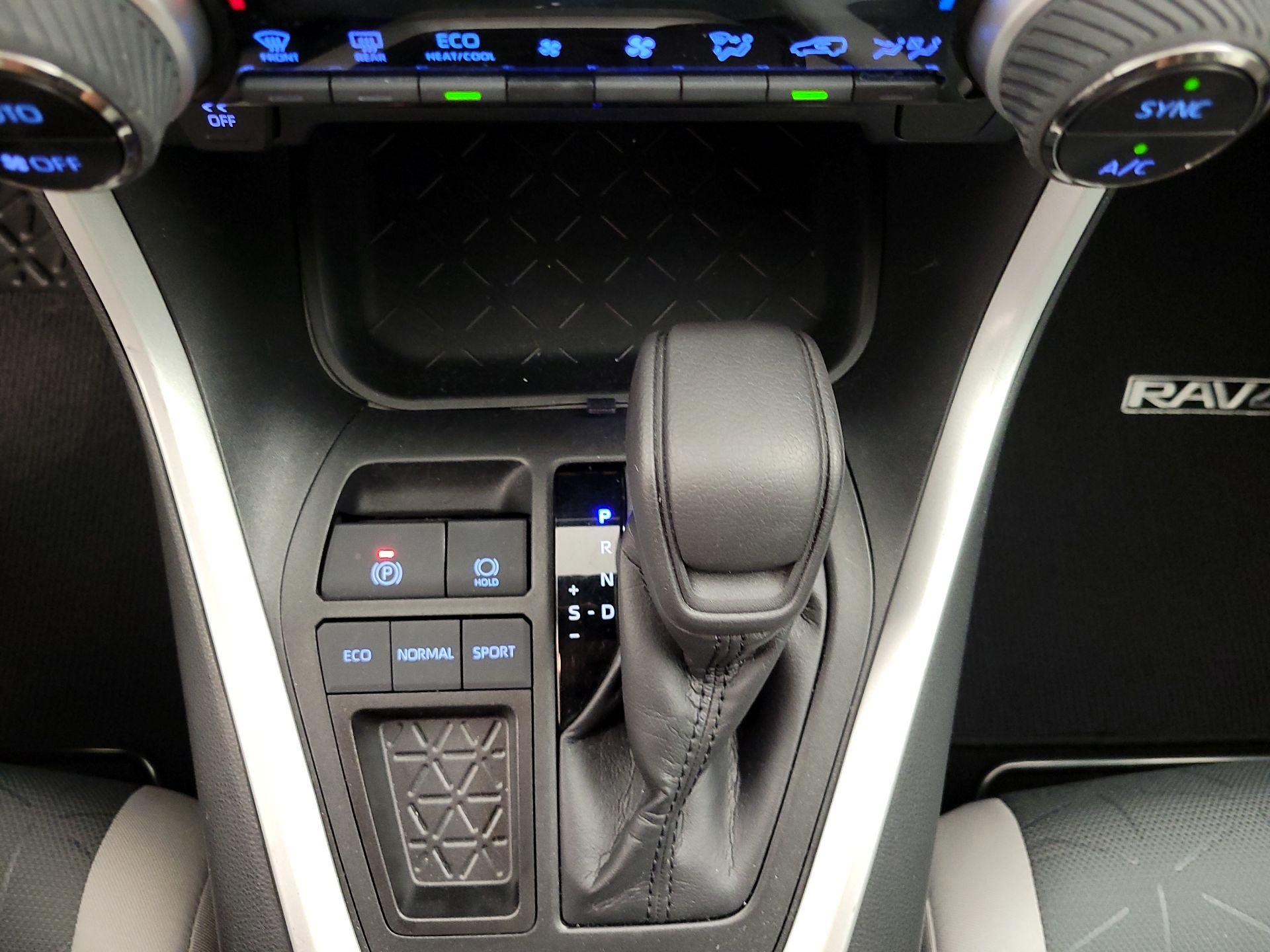 Thumbnail: 2019 Toyota RAV4 - 17