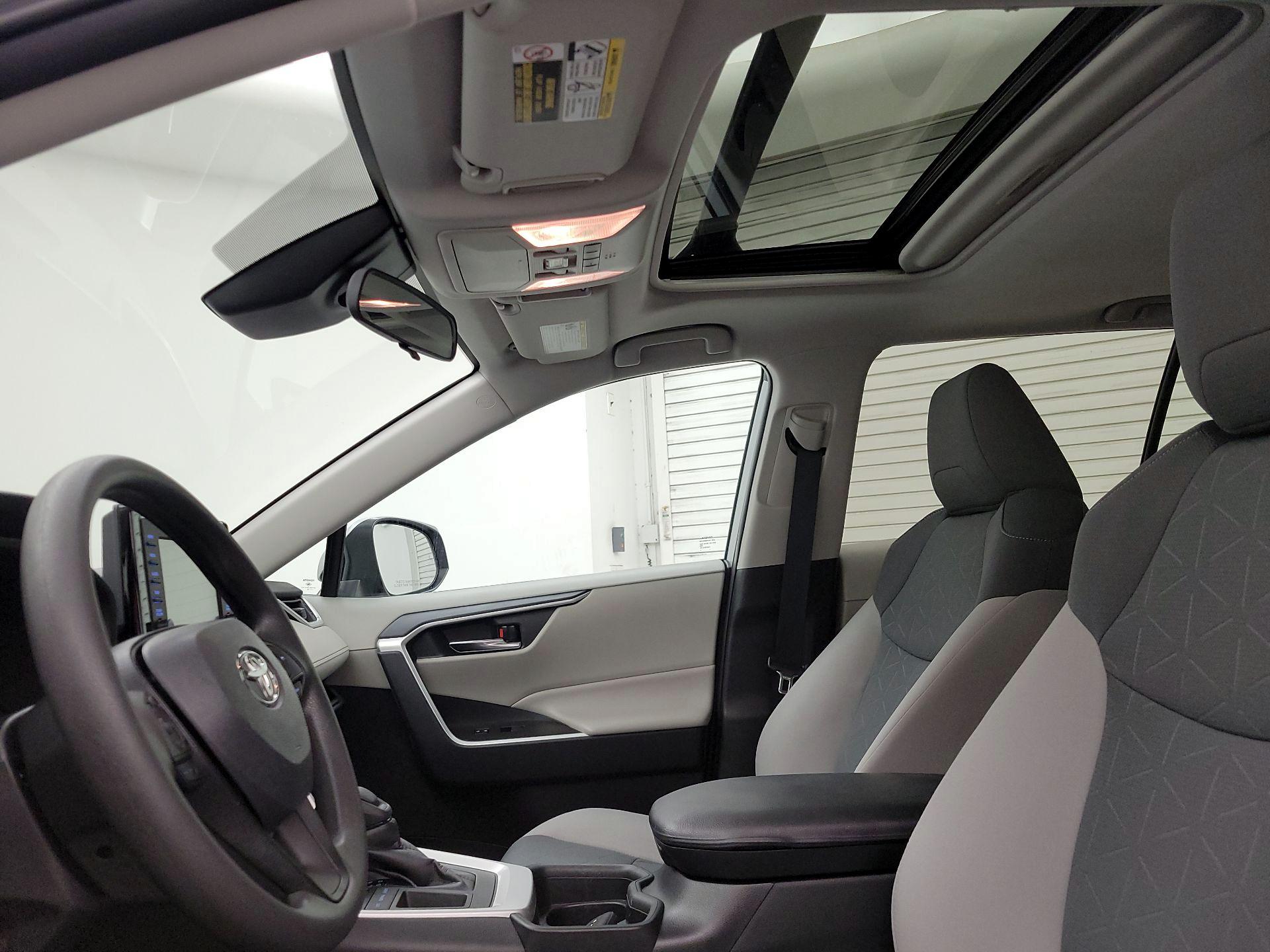 Thumbnail: 2019 Toyota RAV4 - 19