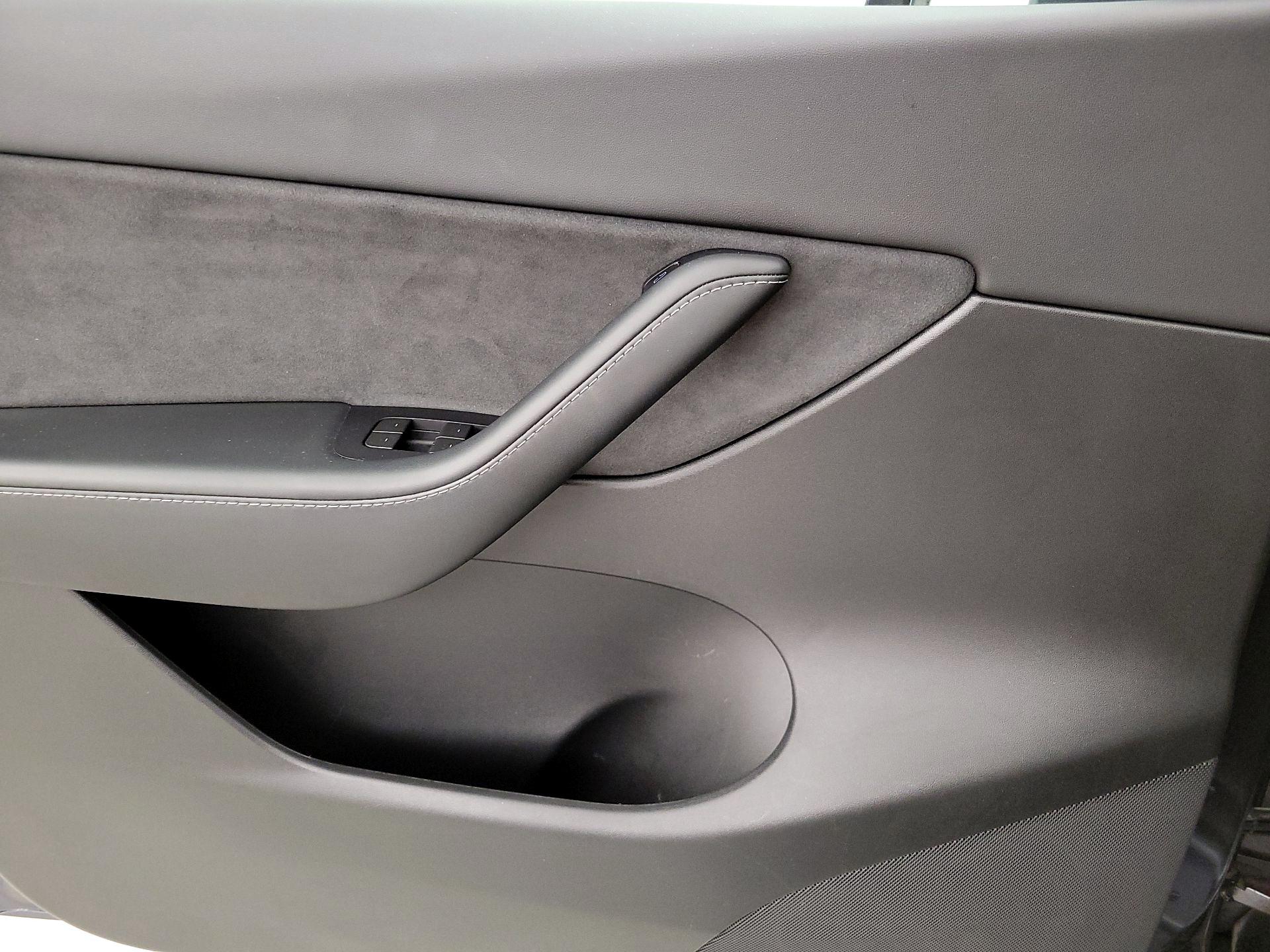 Thumbnail: 2022 Tesla Model Y - 12