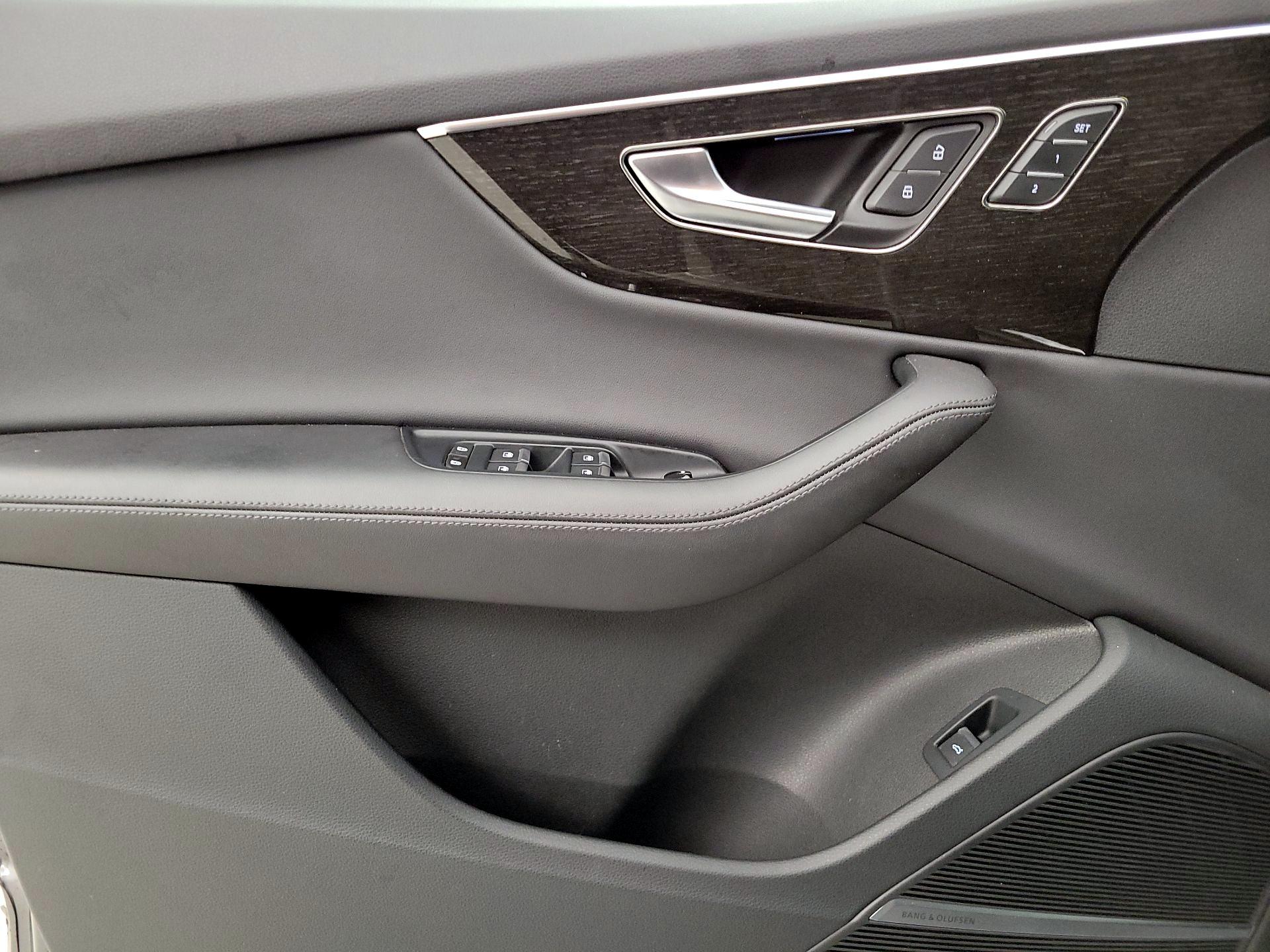 Thumbnail: 2023 Audi Q7 - 12