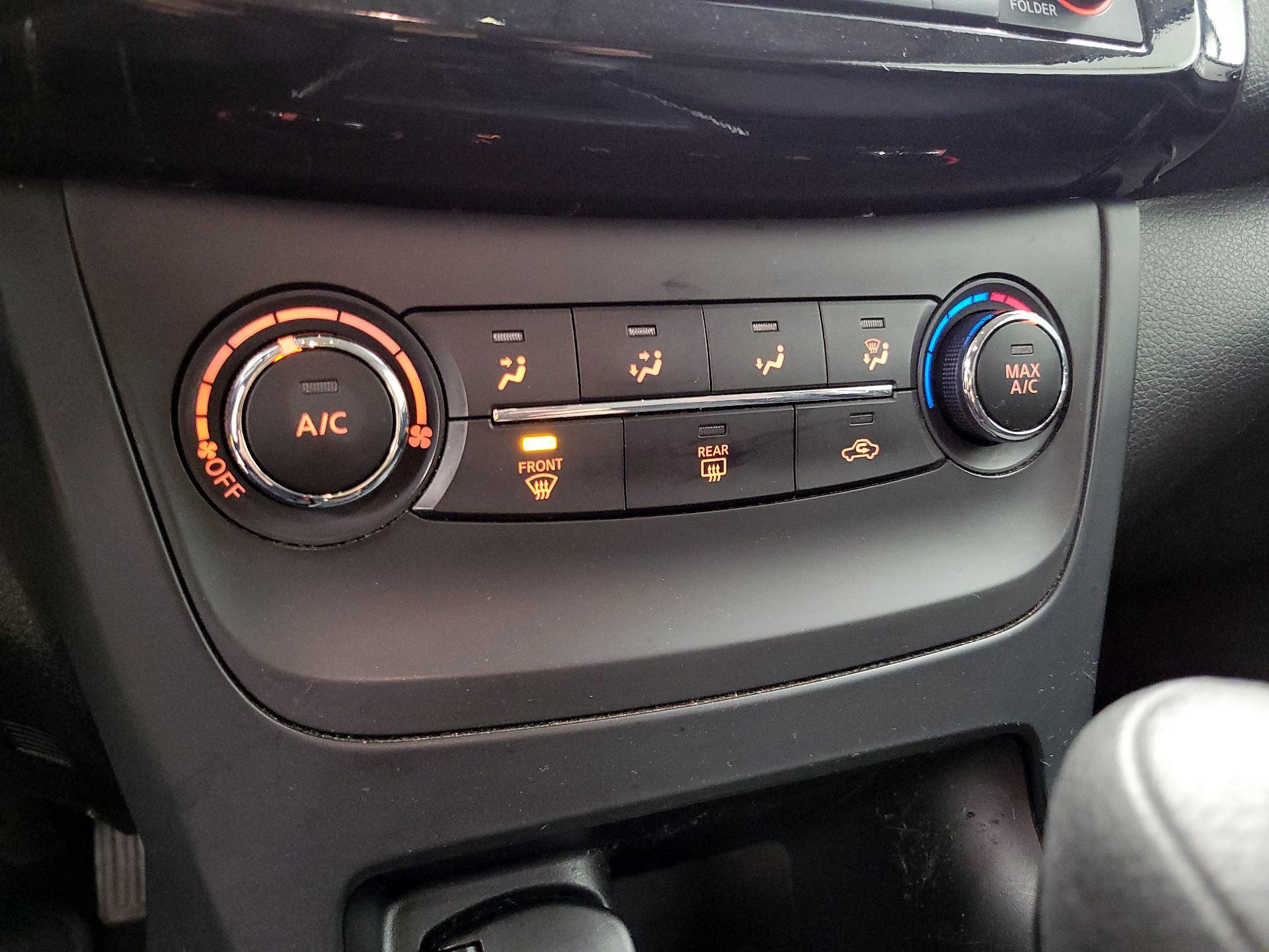 Thumbnail: 2018 Nissan Sentra - 16