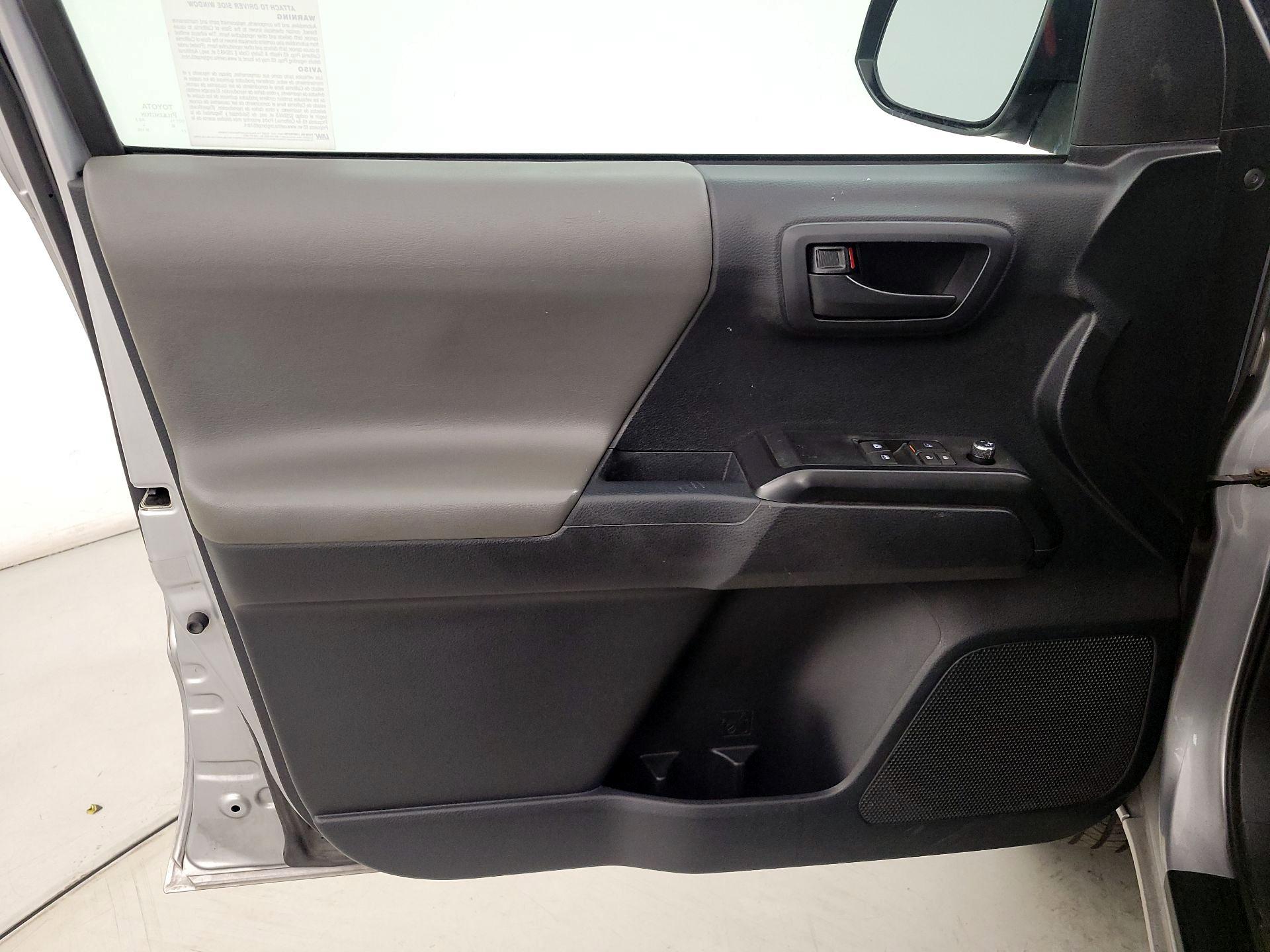 Thumbnail: 2017 Toyota Tacoma - 12