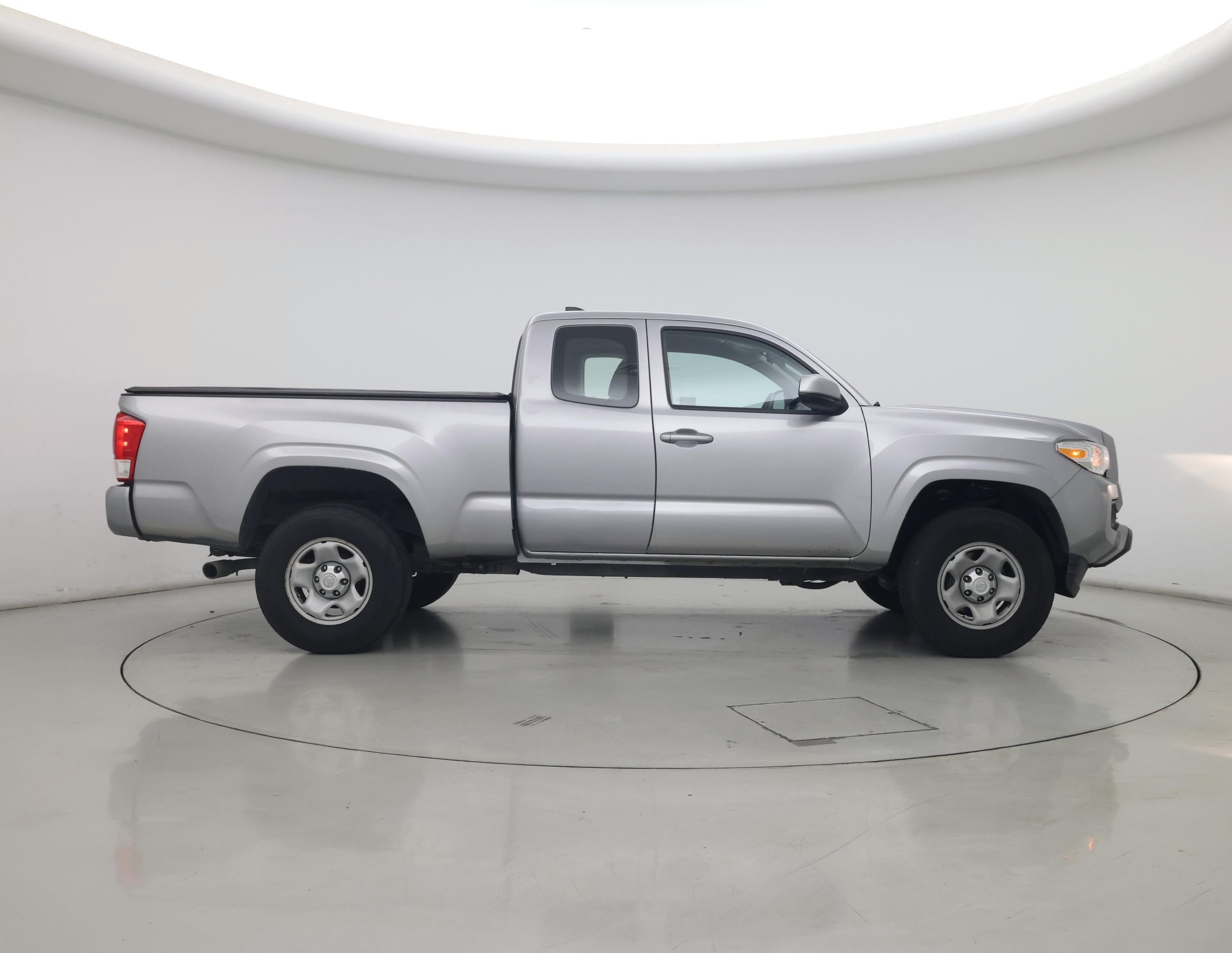 Thumbnail: 2017 Toyota Tacoma - 7