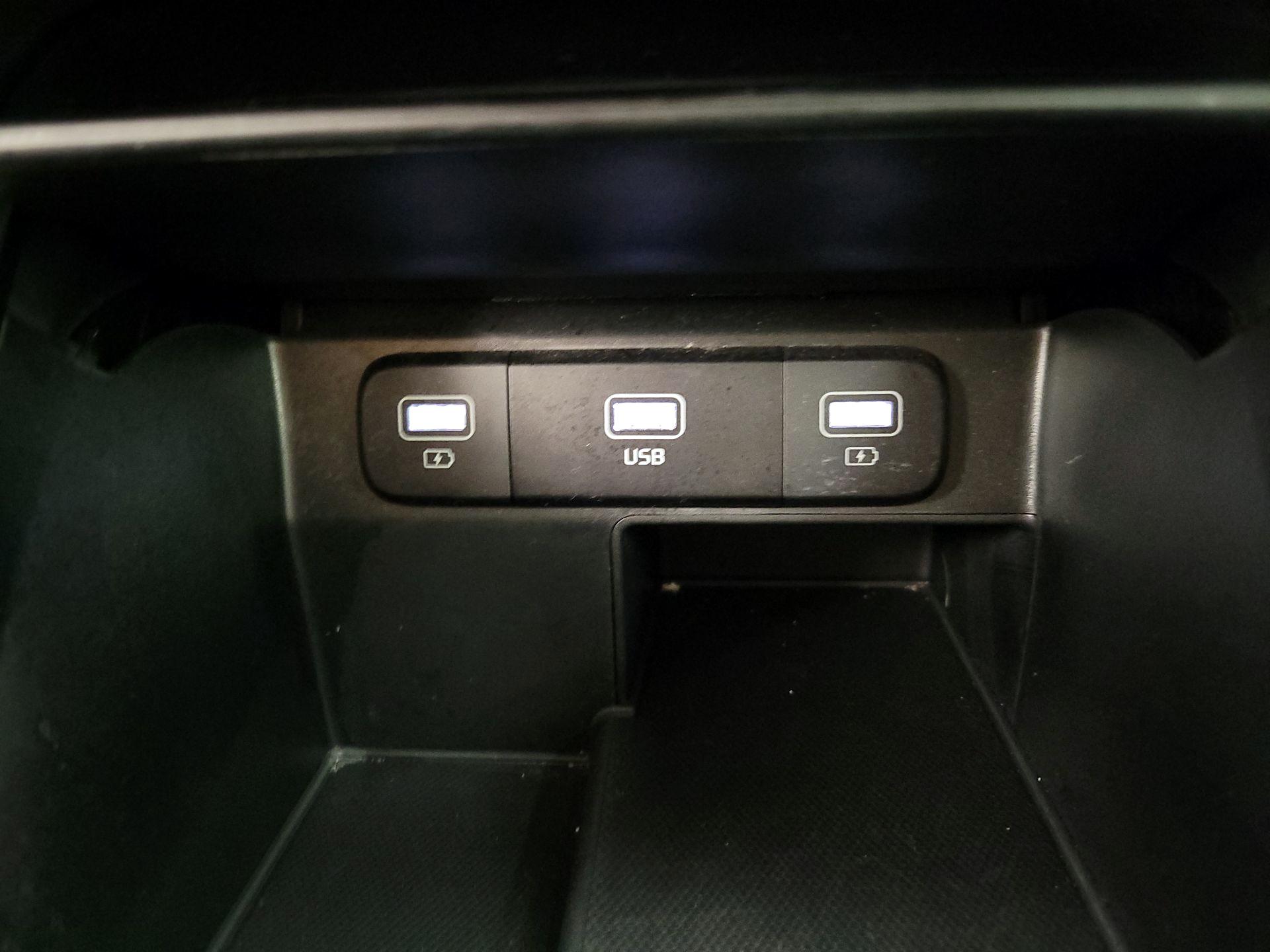 Thumbnail: 2021 Kia Sorento - 18