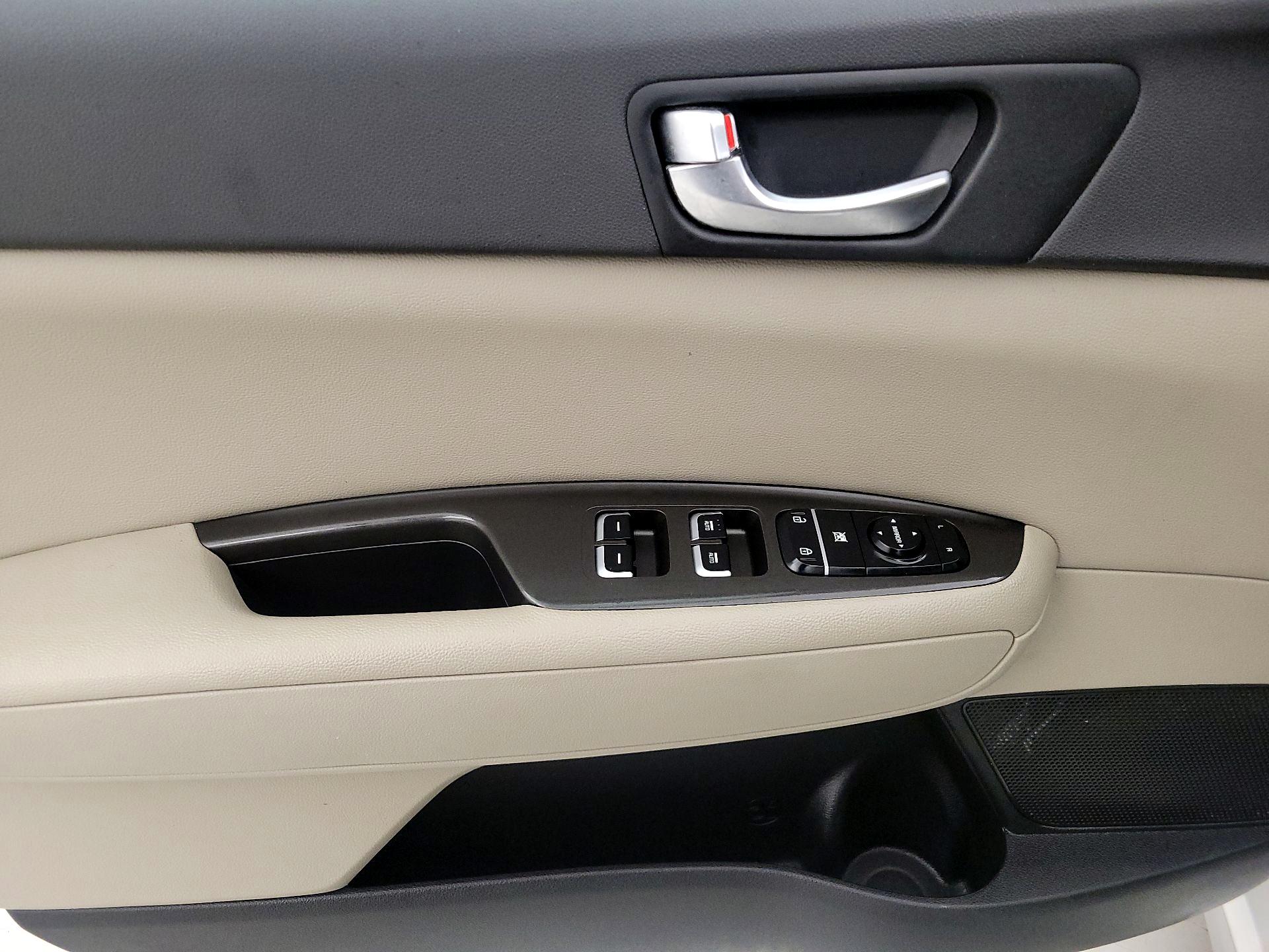 Thumbnail: 2017 Kia Optima - 12