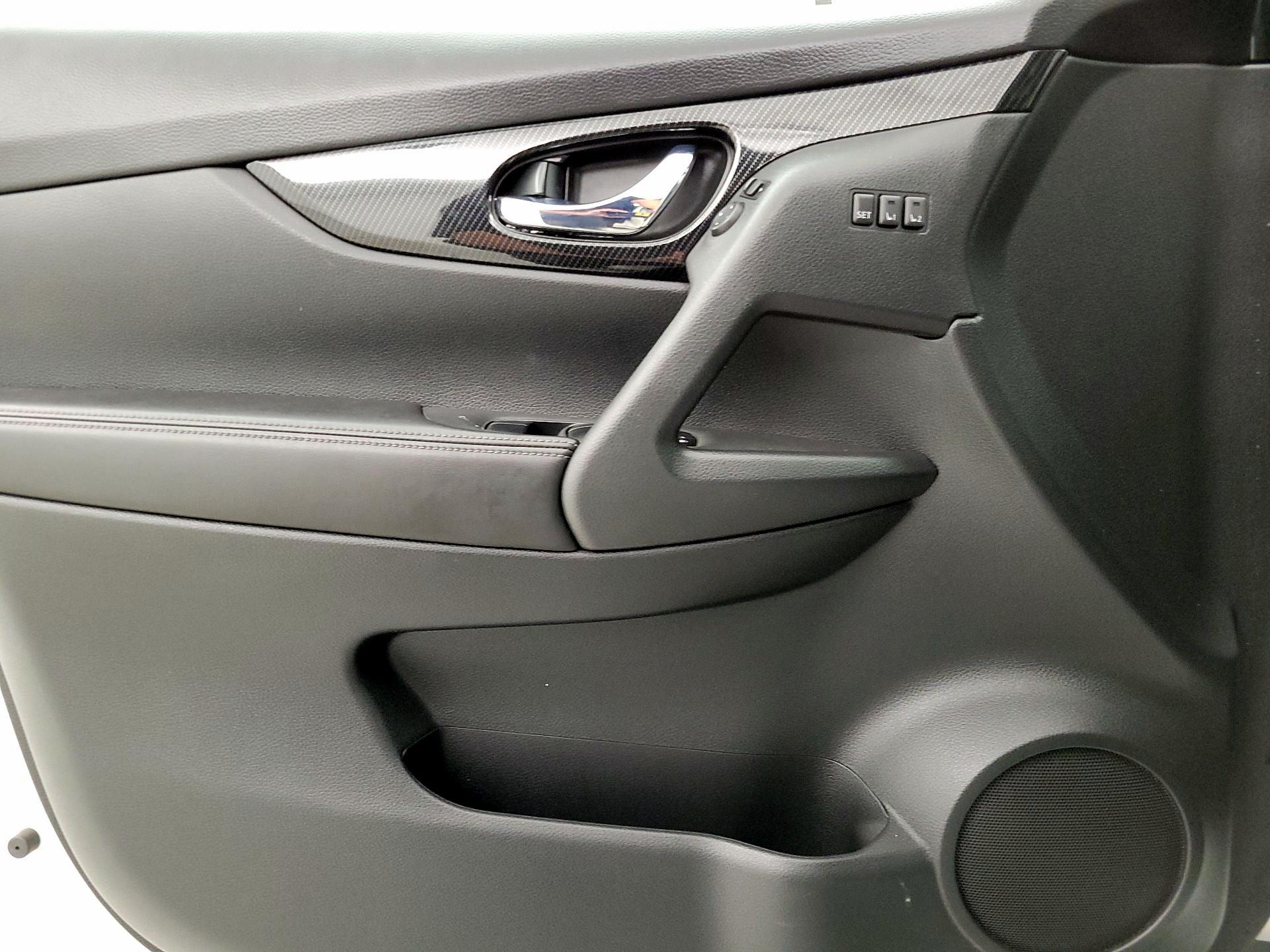 Thumbnail: 2018 Nissan Rogue - 12