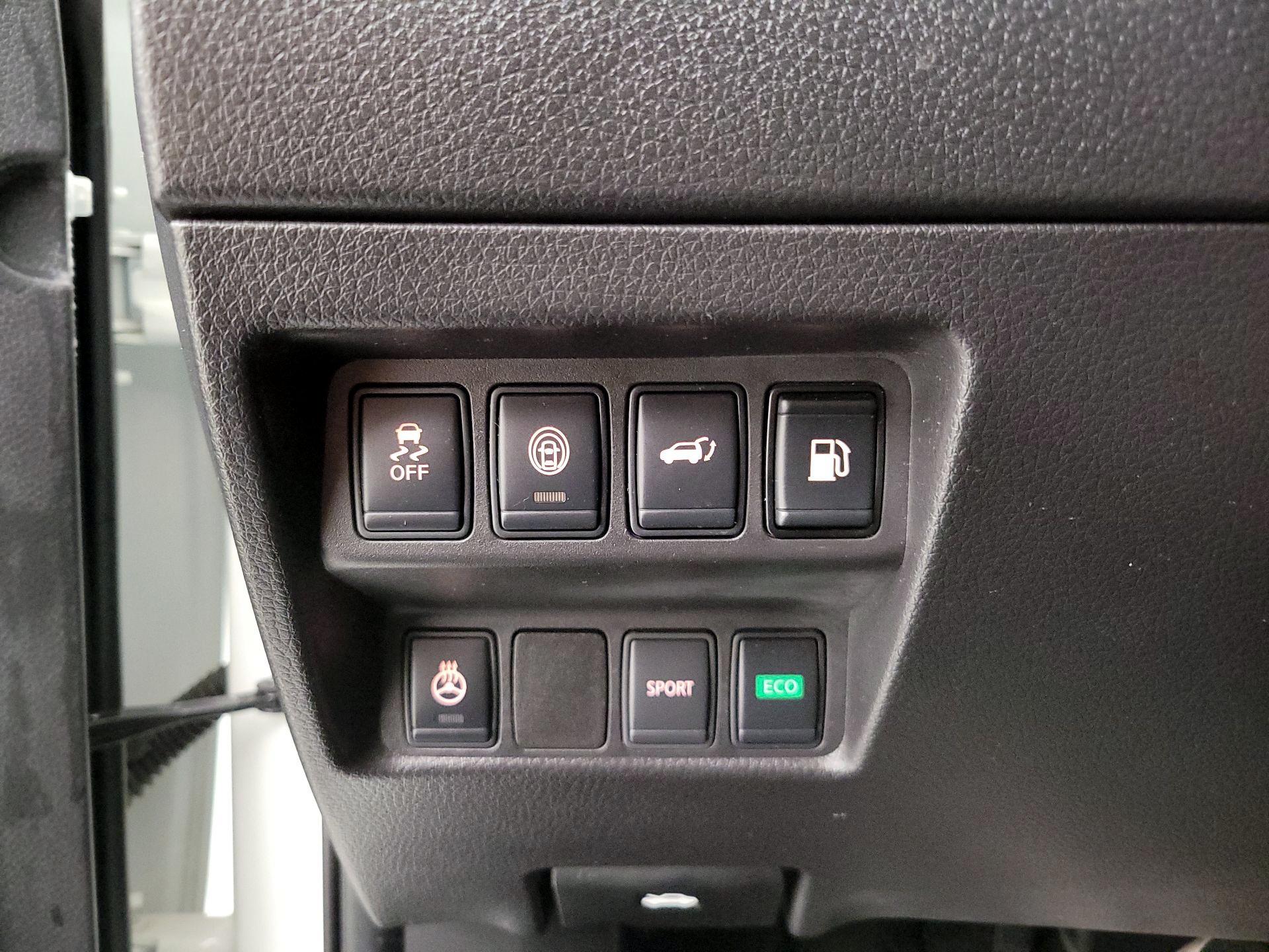 Thumbnail: 2018 Nissan Rogue - 13