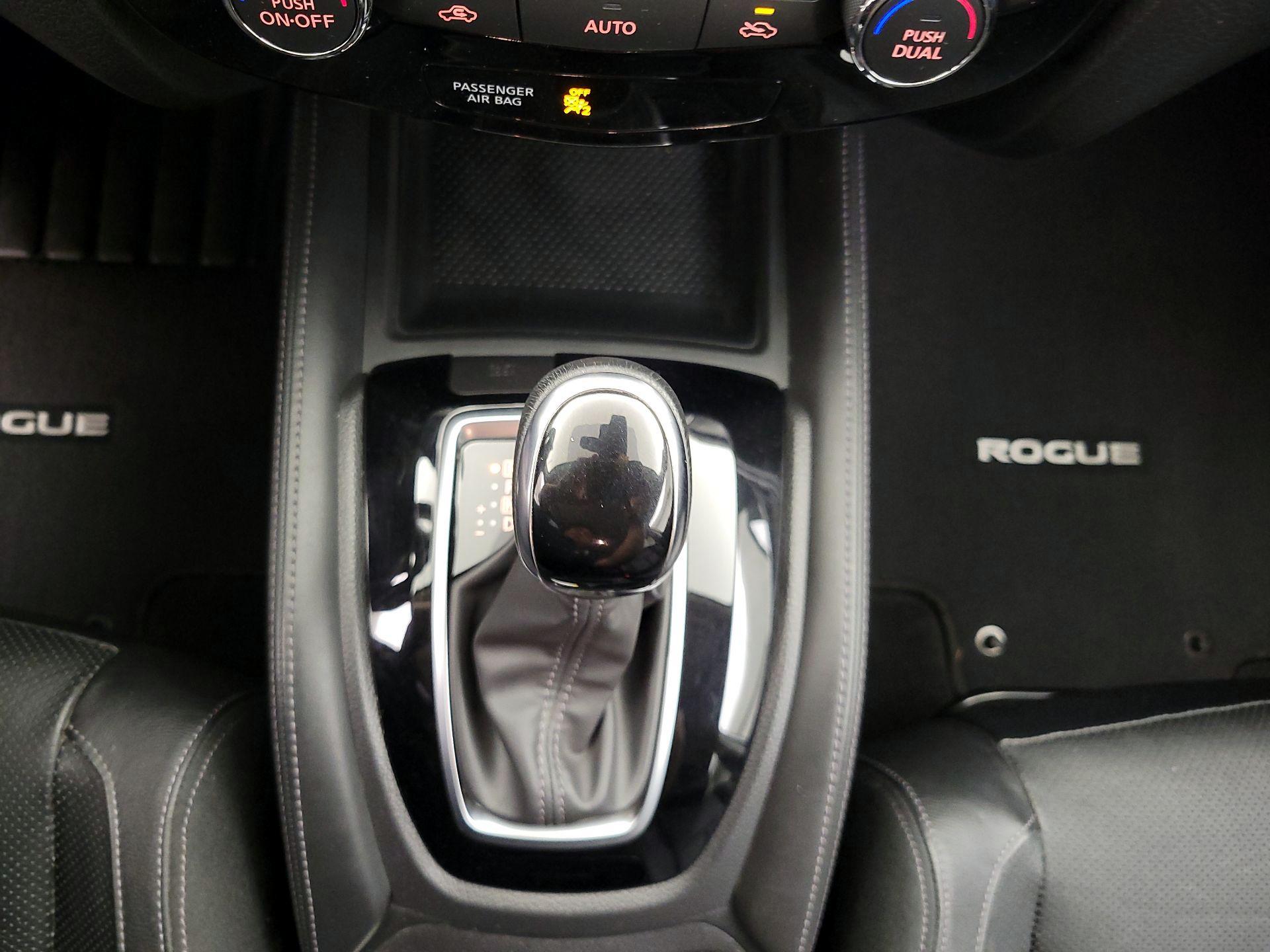 Thumbnail: 2018 Nissan Rogue - 17