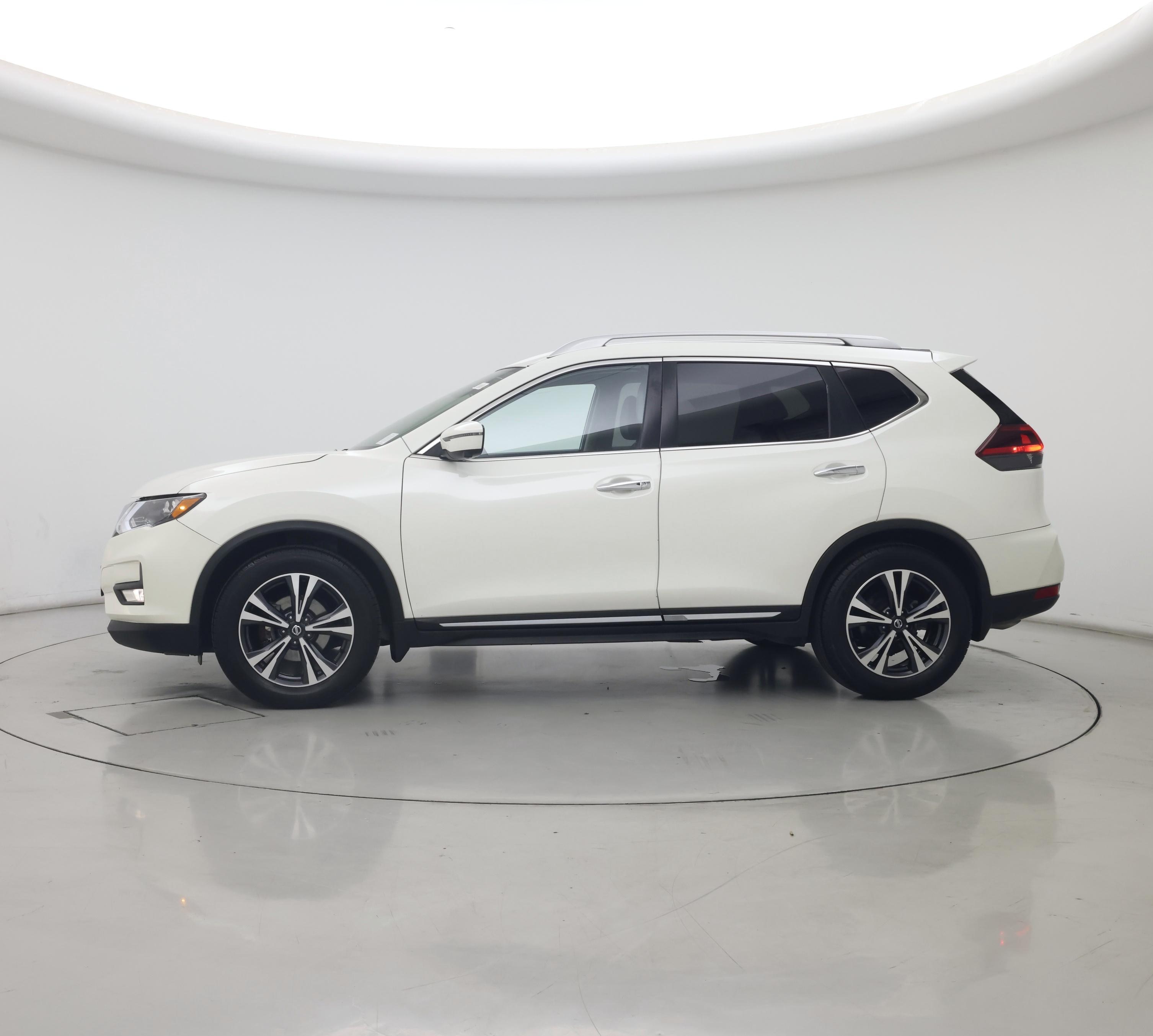 Thumbnail: 2018 Nissan Rogue - 3
