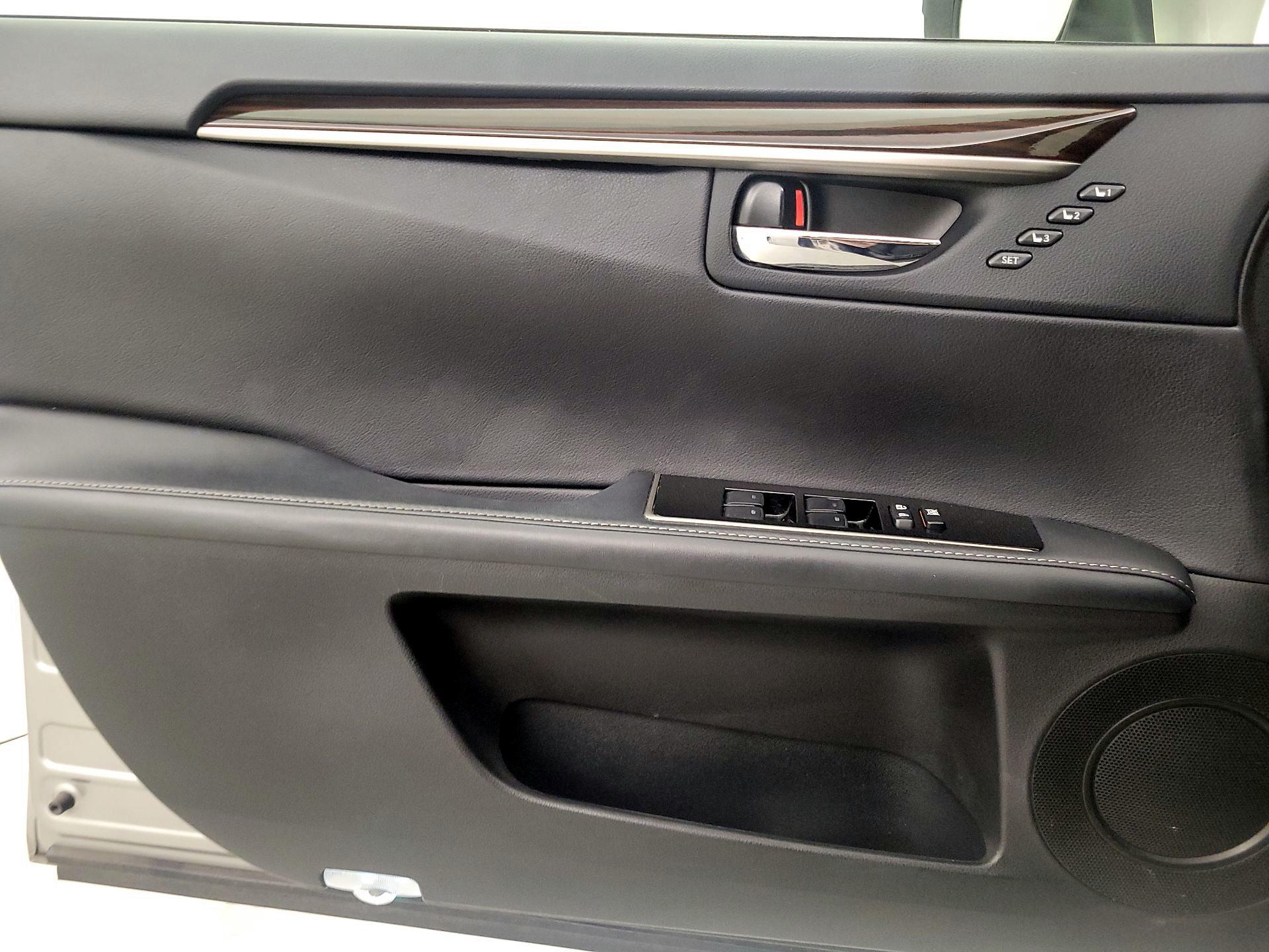 Thumbnail: 2016 Lexus ES - 12