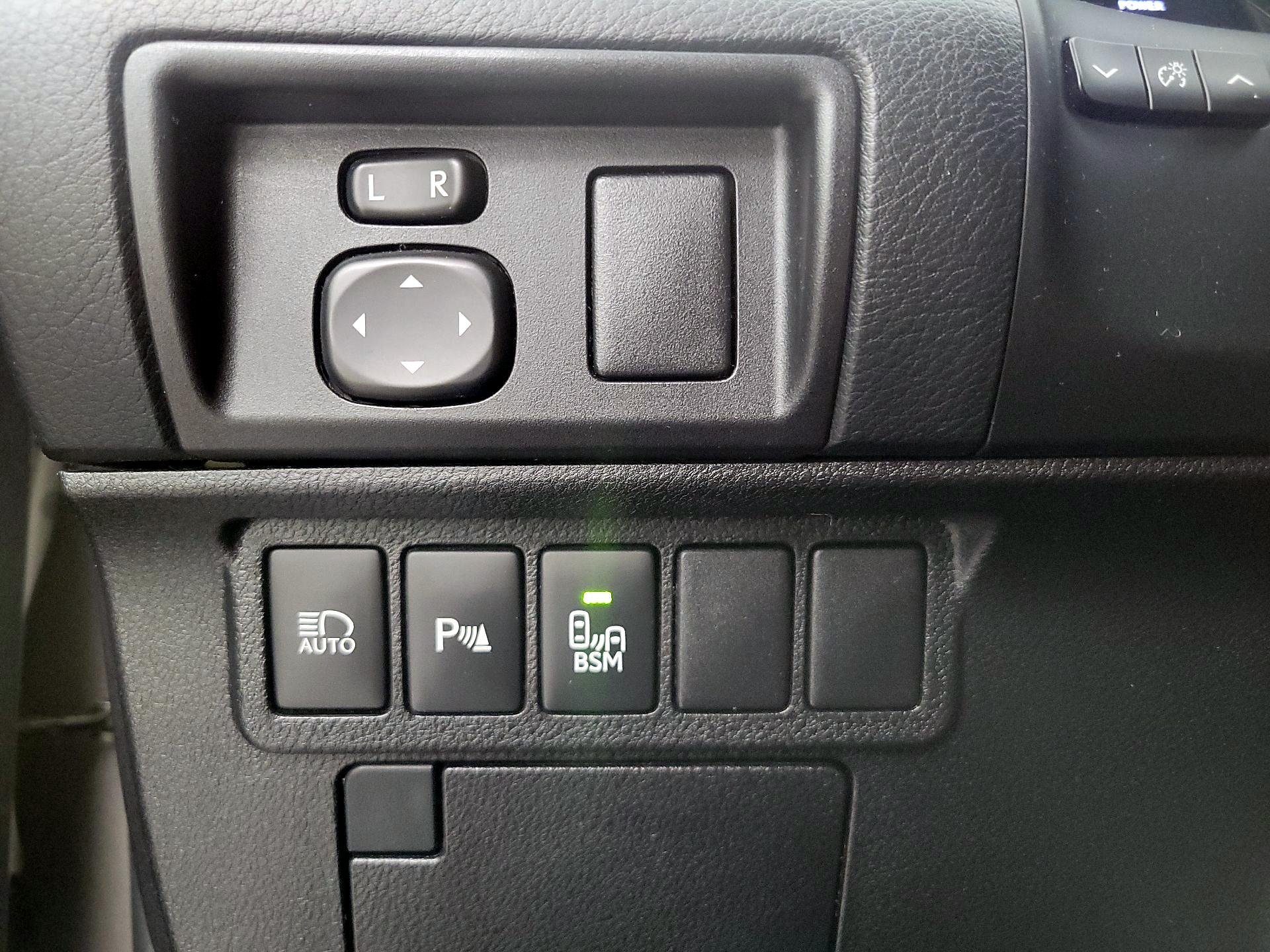 Thumbnail: 2016 Lexus ES - 13