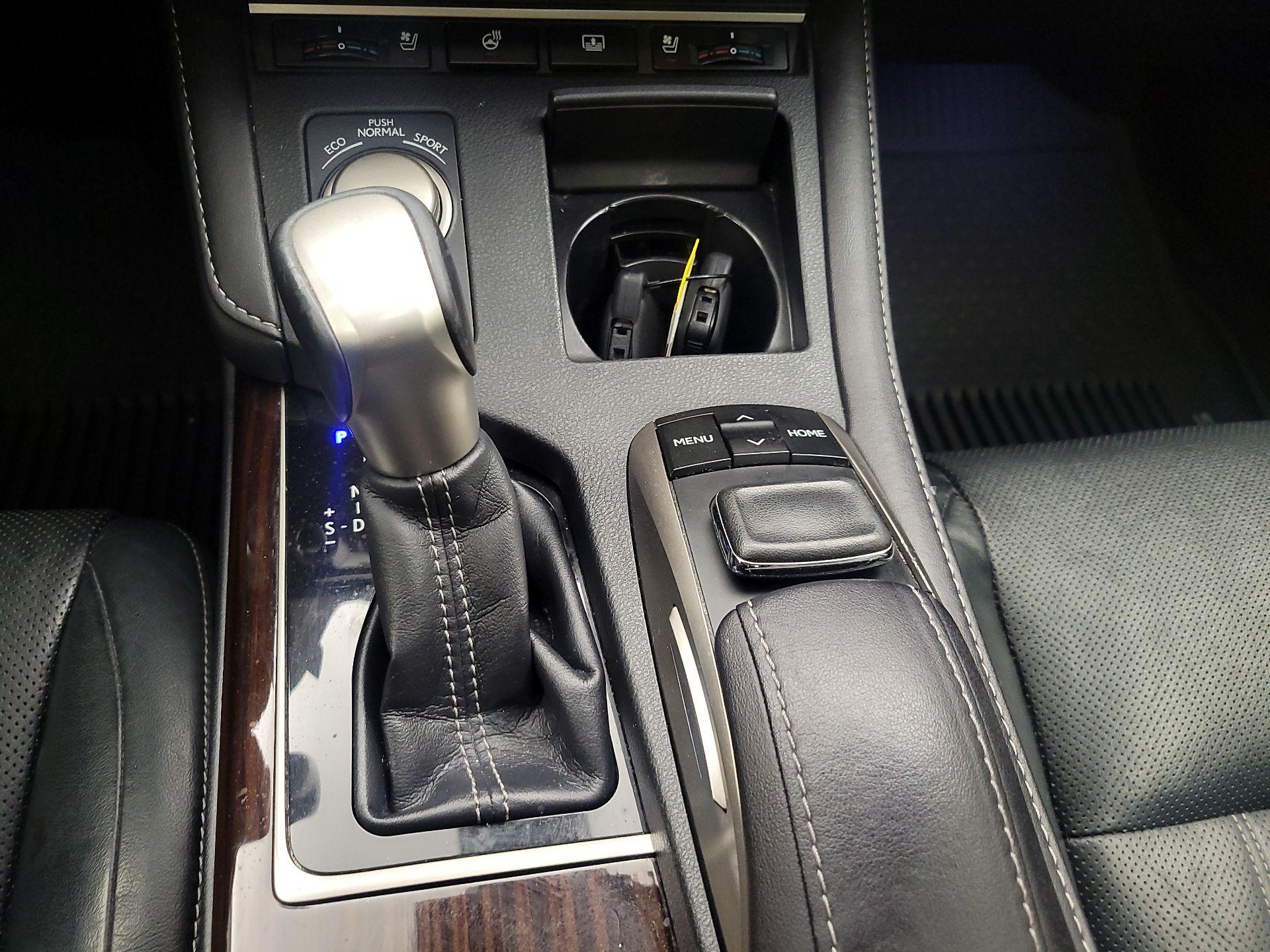 Thumbnail: 2016 Lexus ES - 18