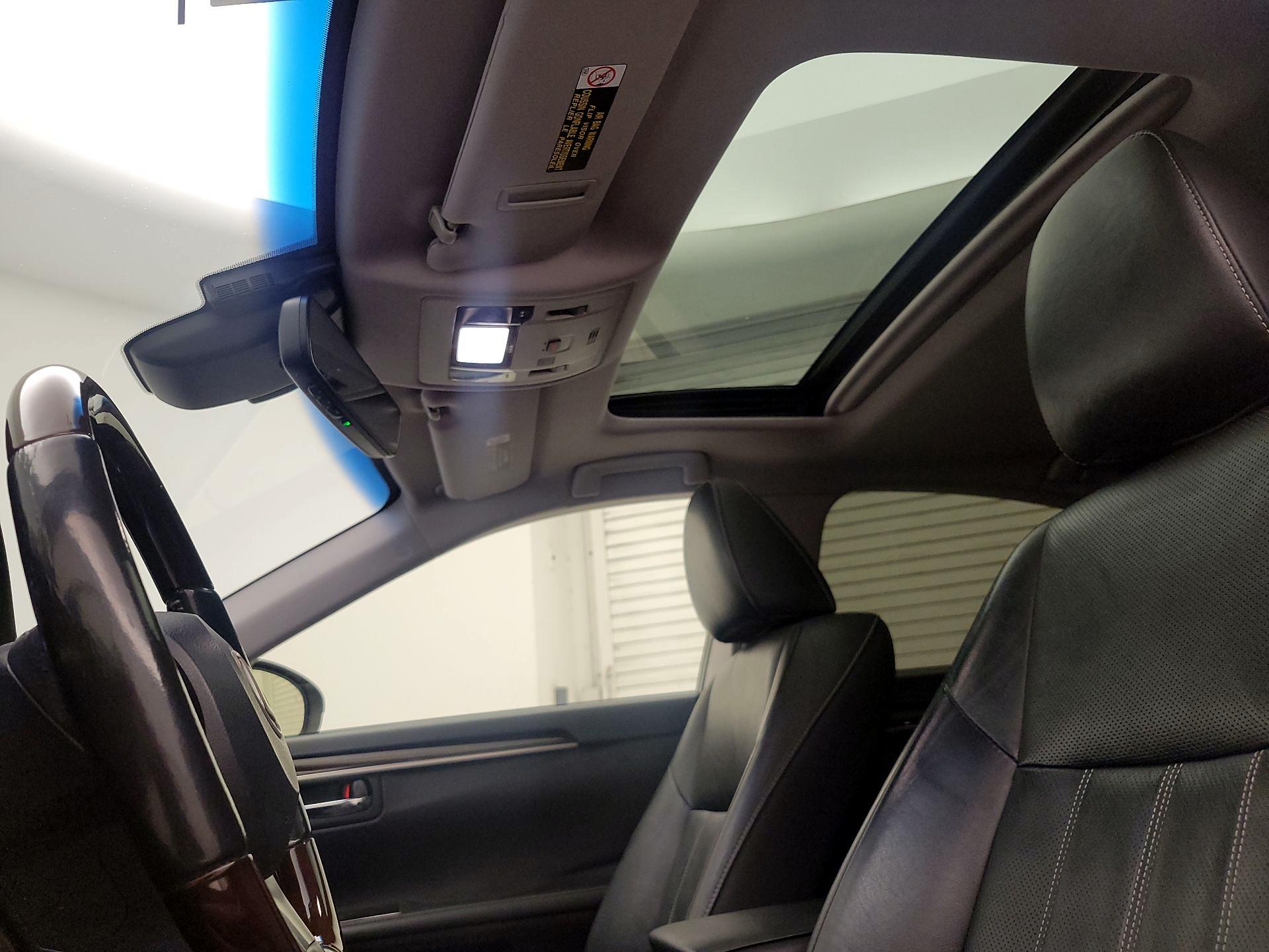 Thumbnail: 2016 Lexus ES - 20