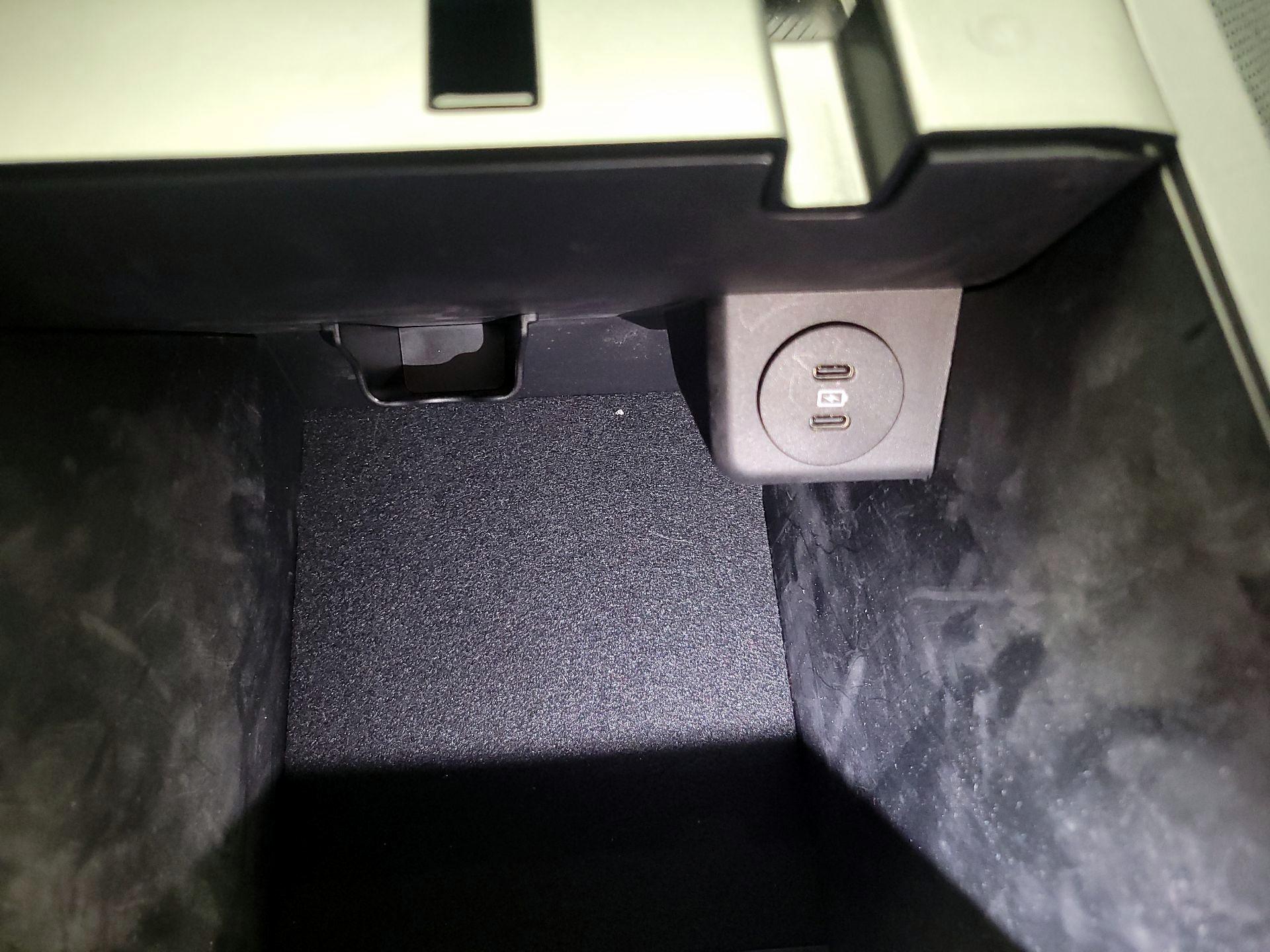 Thumbnail: 2025 Ford Explorer - 18