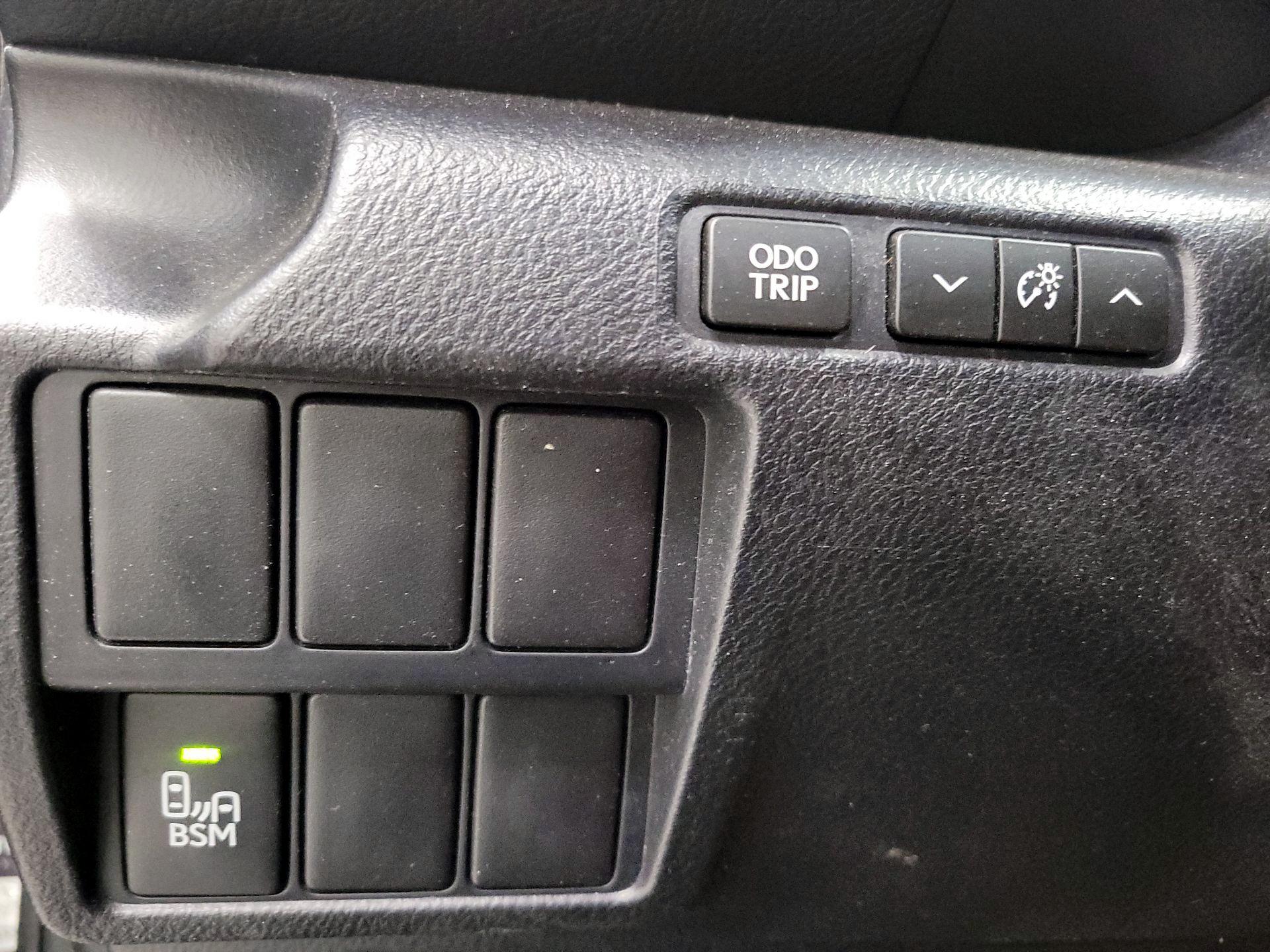 Thumbnail: 2015 Lexus IS - 13