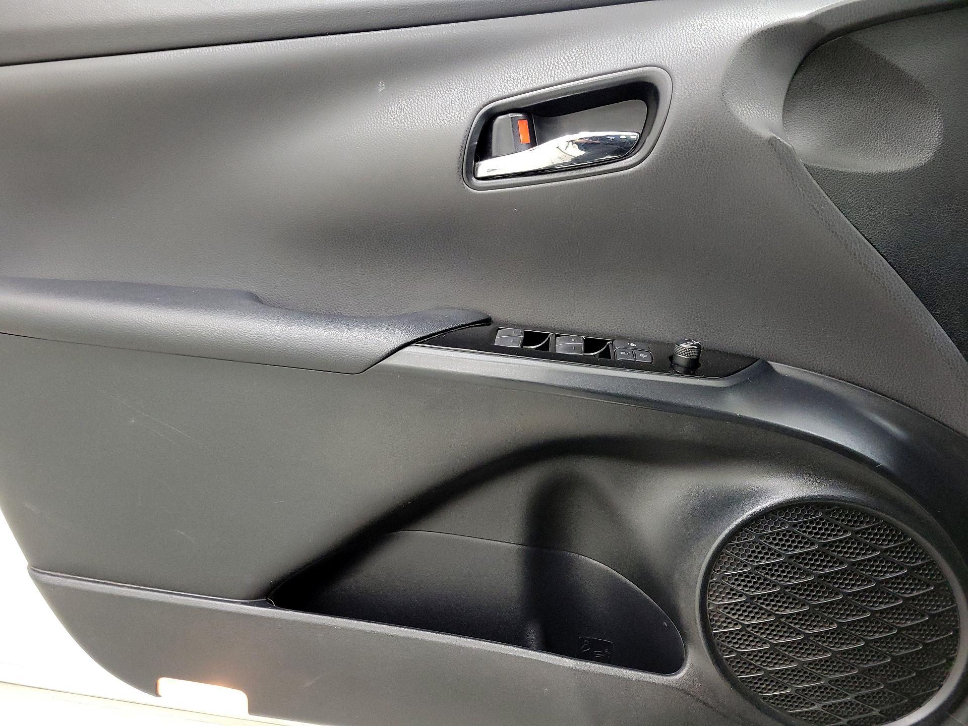 Thumbnail: 2020 Toyota Prius Prime - 12