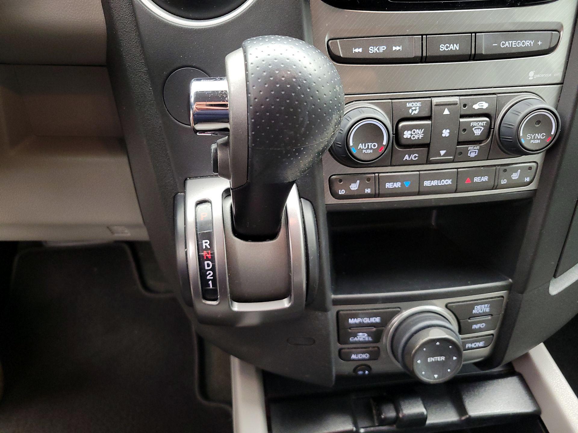 Thumbnail: 2014 Honda Pilot - 17