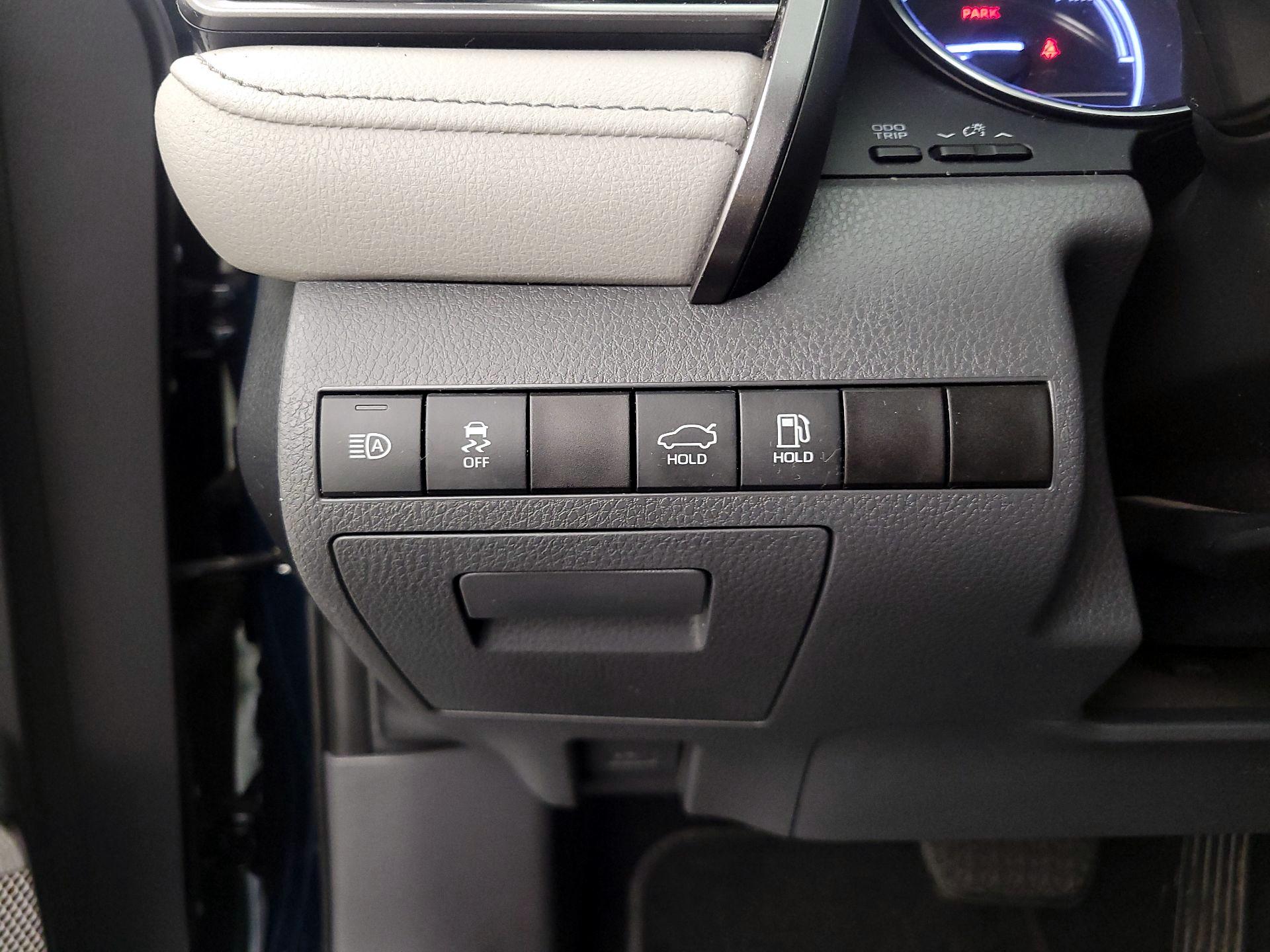 Thumbnail: 2020 Toyota Camry - 13