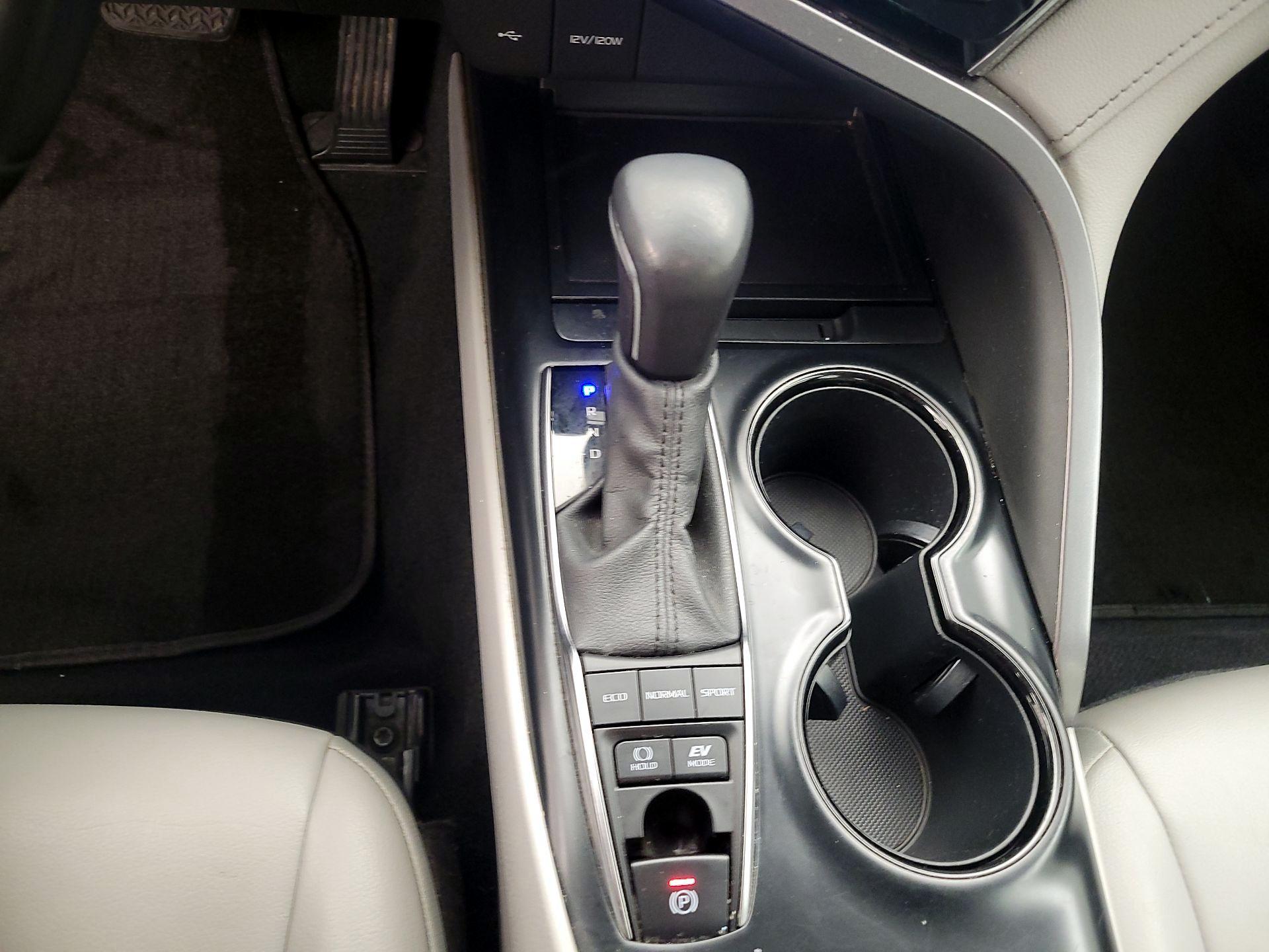 Thumbnail: 2020 Toyota Camry - 17