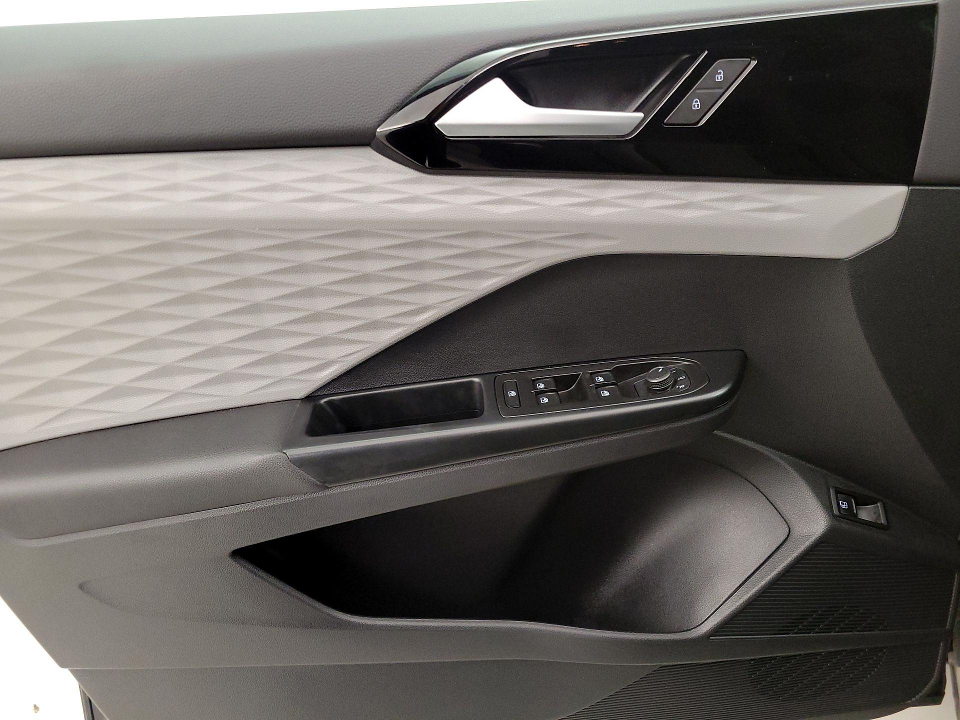 Thumbnail: 2022 Volkswagen Taos - 12