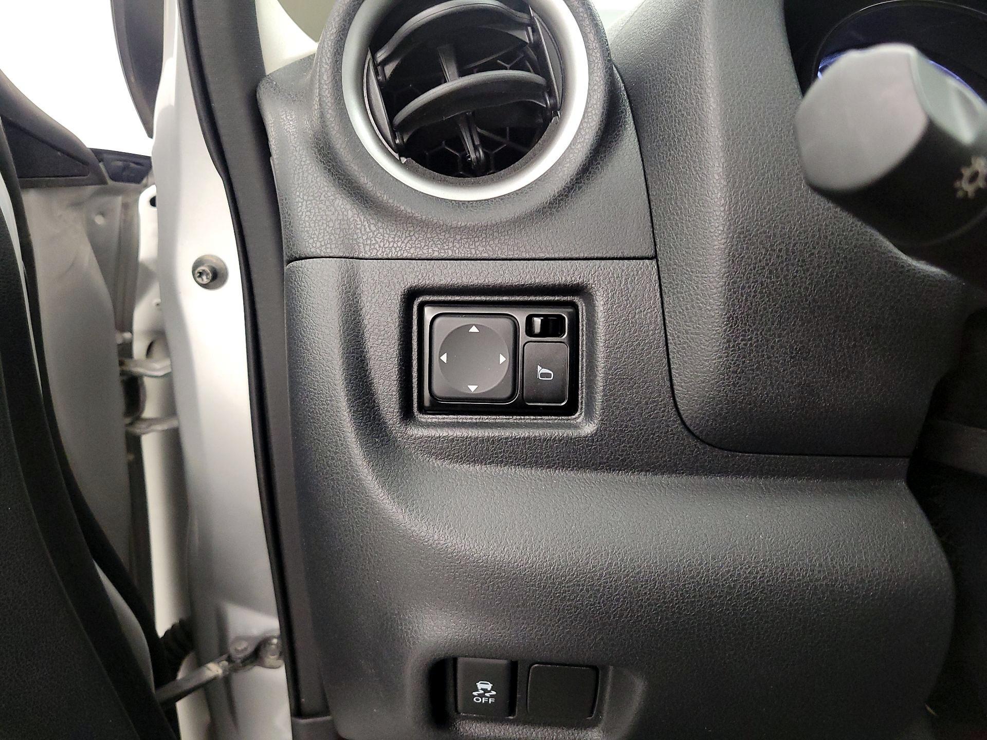 Thumbnail: 2014 Nissan Versa Note - 13